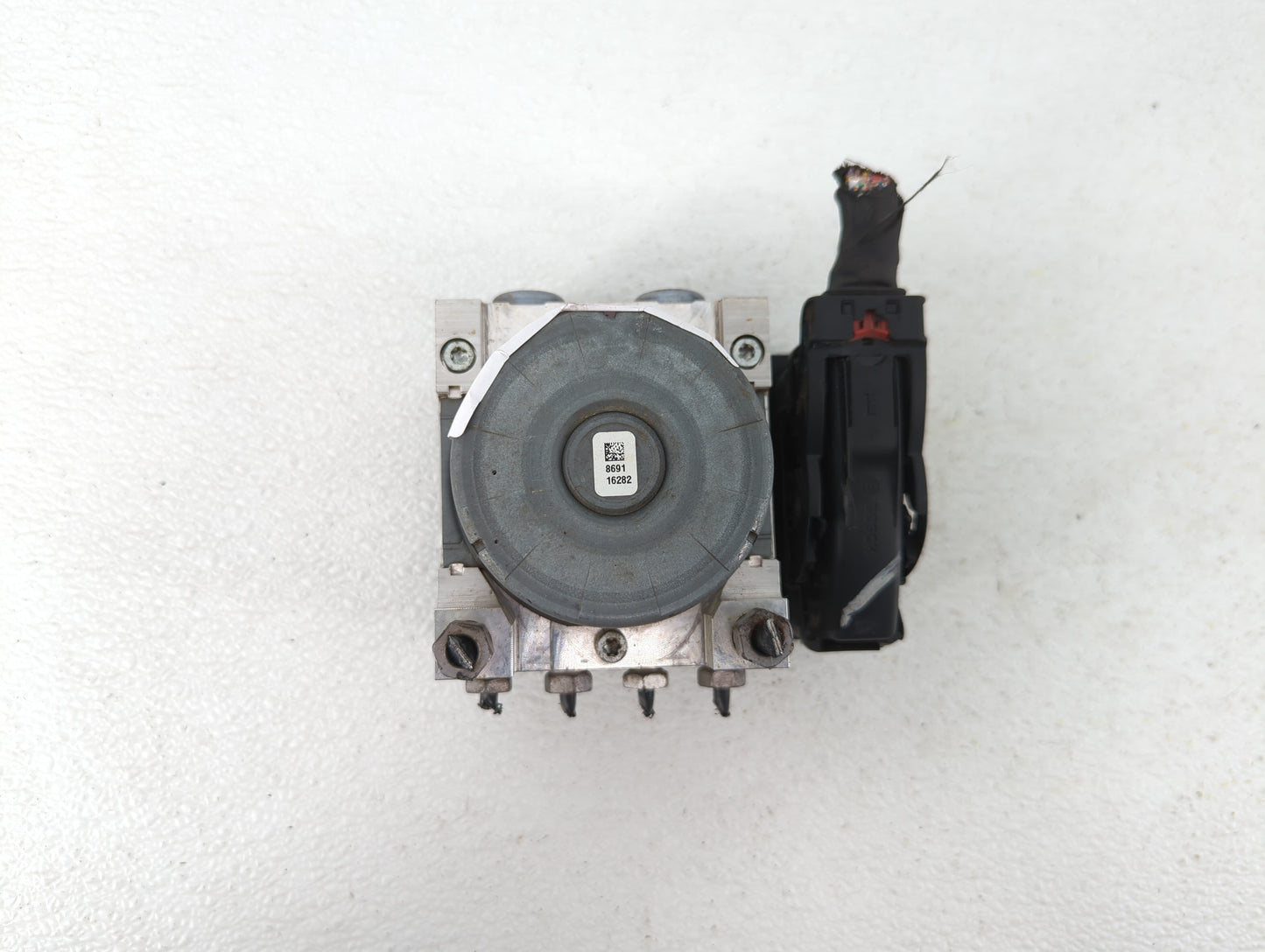 2019-2020 Chevrolet Equinox ABS Pump Control Module Replacement P/N:84560131 Fits Fits 2019 2020 2021 2022 OEM Used Auto Par