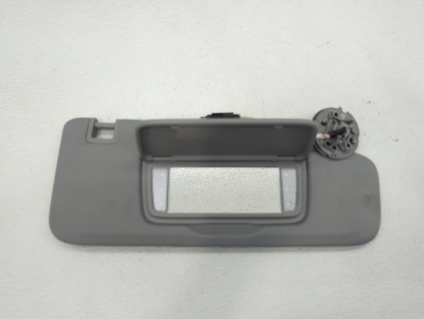 2018-2019 Chevrolet Equinox Sun Visor Shade Replacement Passenger Right Mirror Fits Fits 2018 2019 OEM Used Auto Parts - Oem