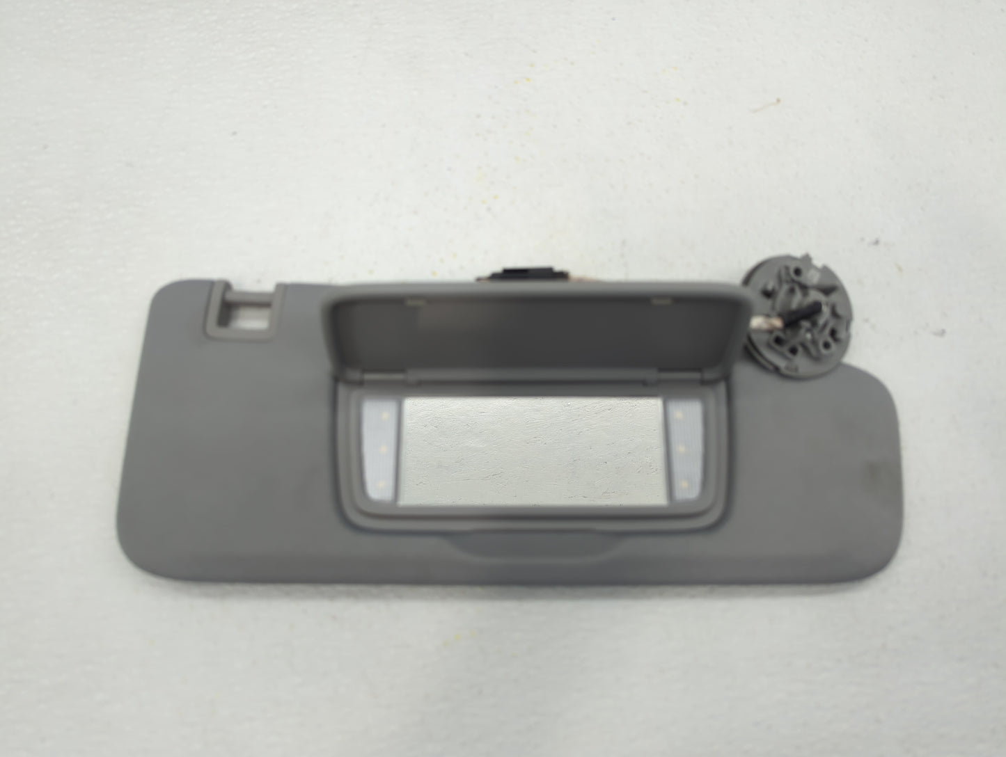 2018-2019 Chevrolet Equinox Sun Visor Shade Replacement Passenger Right Mirror Fits Fits 2018 2019 OEM Used Auto Parts - Oem