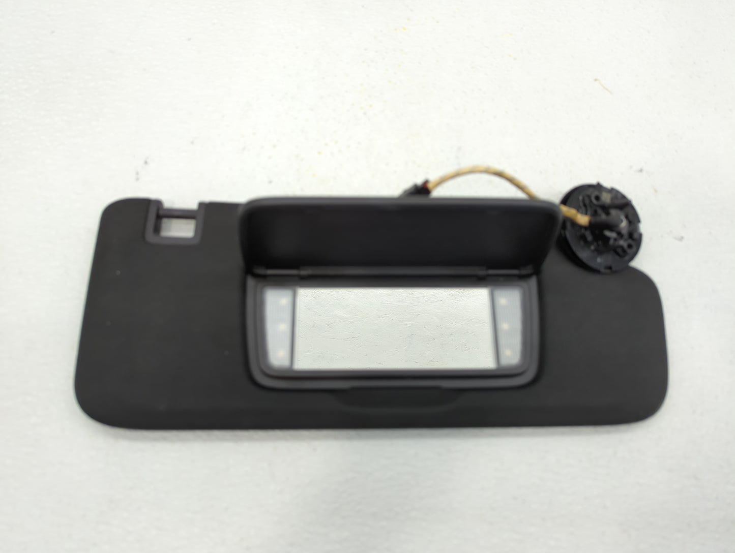 2018-2019 Chevrolet Equinox Sun Visor Shade Replacement Passenger Right Mirror Fits Fits 2018 2019 OEM Used Auto Parts - Oem