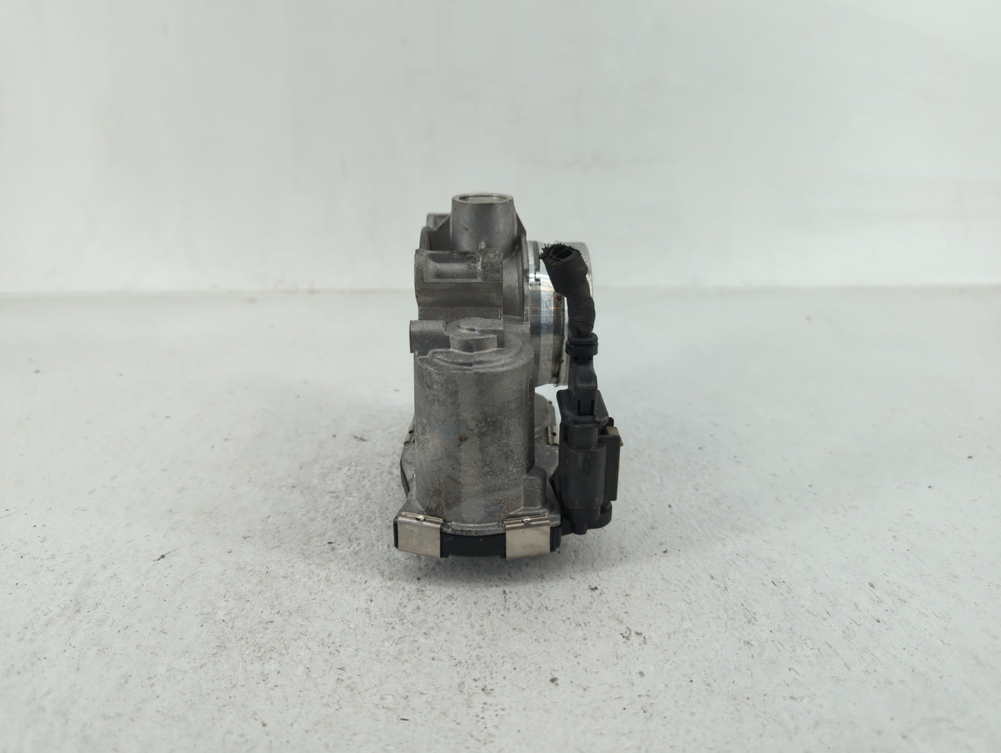 2018-2022 Chevrolet Equinox Throttle Body P/N:12671379AA Fits Fits 2016 2017 2018 2019 2020 2021 2022 OEM Used Auto Parts - 