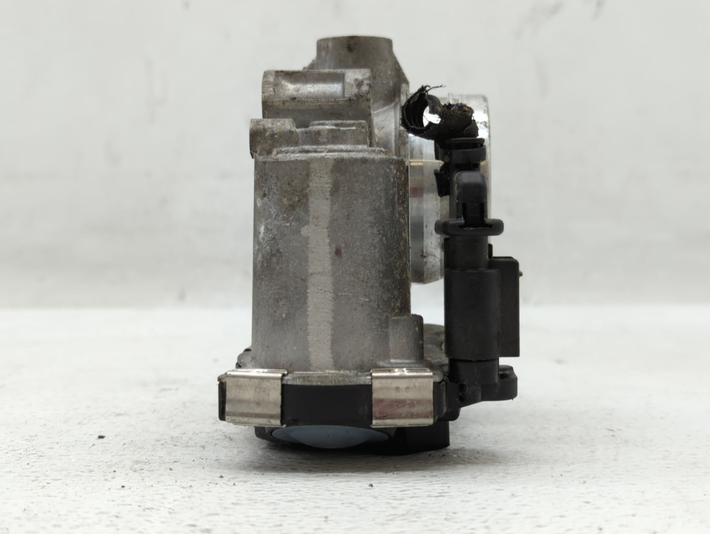 2018-2022 Chevrolet Equinox Throttle Body P/N:12671379AA Fits Fits 2016 2017 2018 2019 2020 2021 2022 OEM Used Auto Parts - 