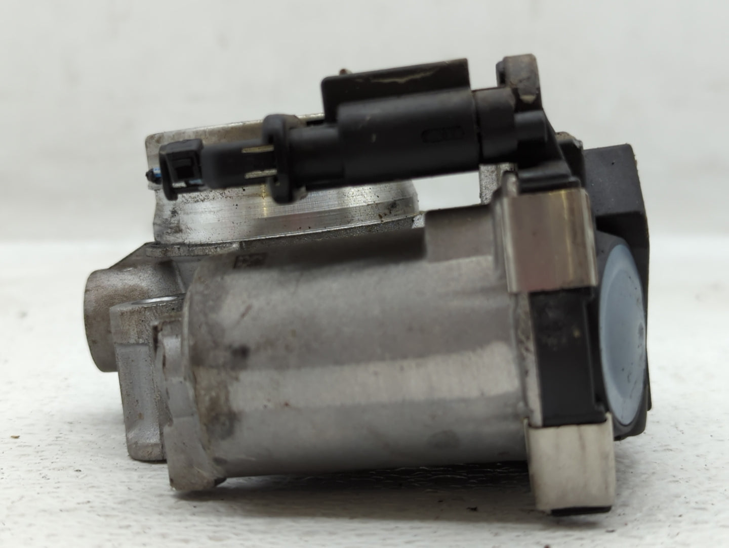 2018-2022 Chevrolet Equinox Throttle Body P/N:12671379AA Fits Fits 2016 2017 2018 2019 2020 2021 2022 OEM Used Auto Parts - 