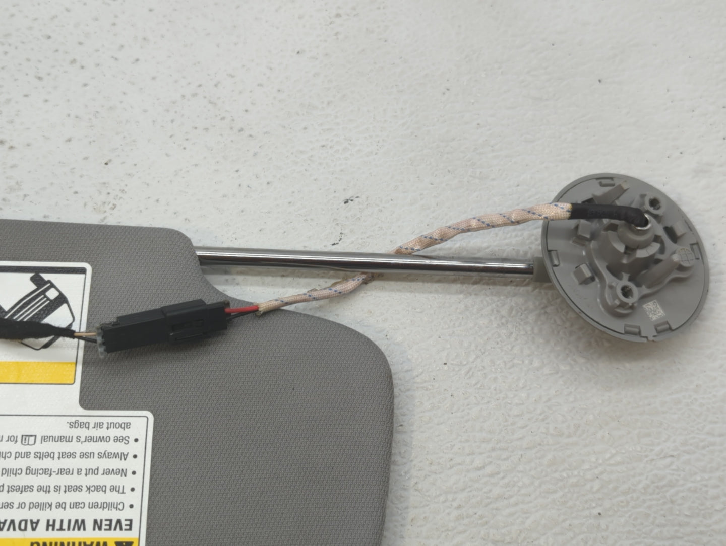 2018-2019 Chevrolet Equinox Sun Visor Shade Replacement Driver Left Mirror Fits Fits 2018 2019 OEM Used Auto Parts - Oemused