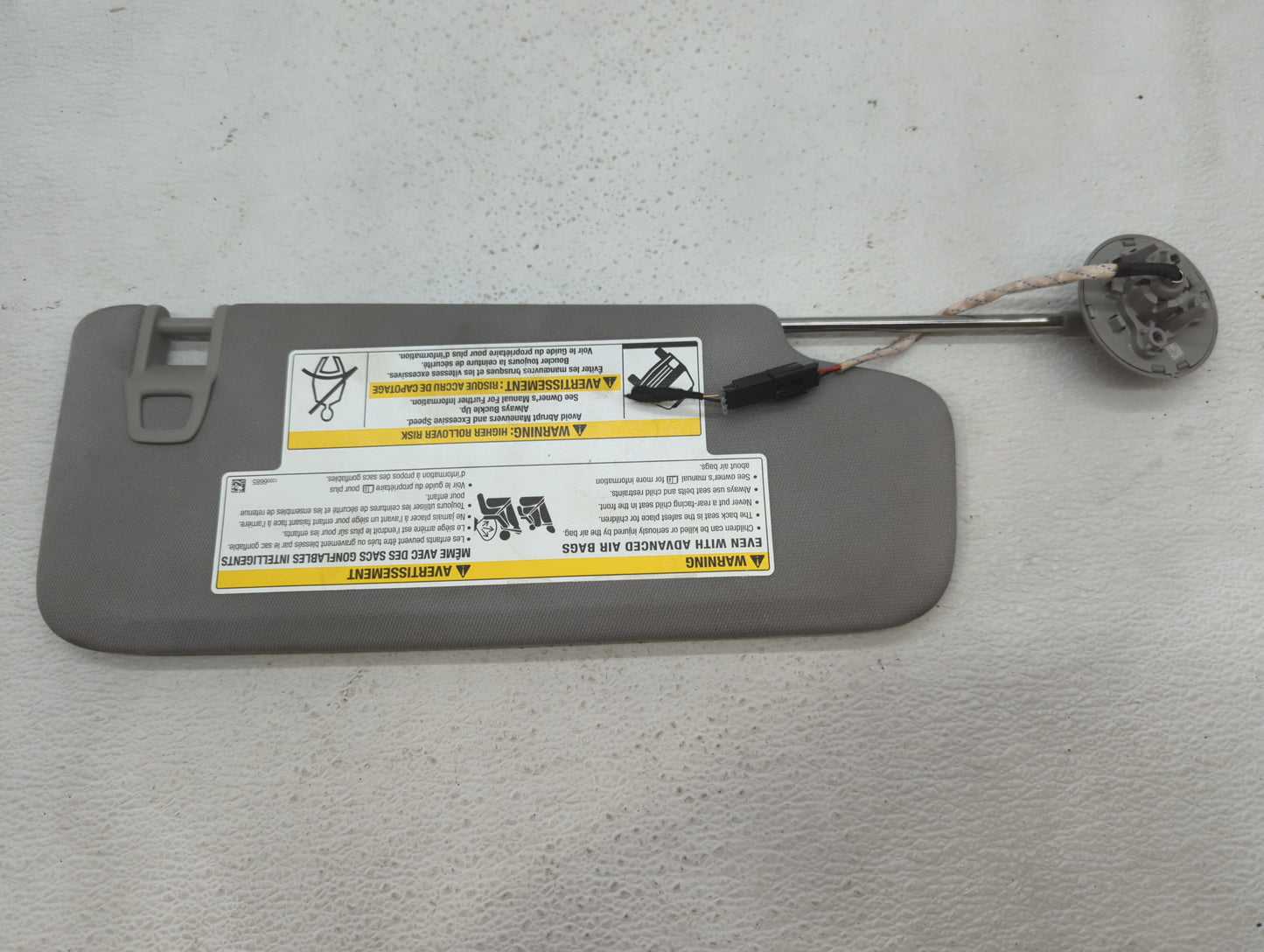 2018-2019 Chevrolet Equinox Sun Visor Shade Replacement Driver Left Mirror Fits Fits 2018 2019 OEM Used Auto Parts - Oemused