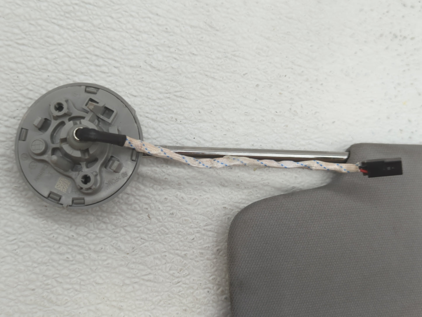 2018-2019 Chevrolet Equinox Sun Visor Shade Replacement Passenger Right Mirror Fits Fits 2018 2019 OEM Used Auto Parts - Oem