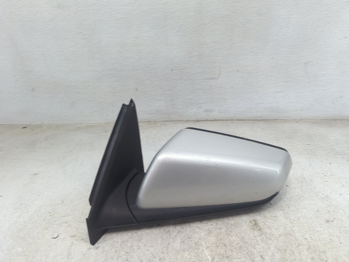 2018-2020 Chevrolet Equinox Driver Side View Mirror - Left Door Mirror OEM Used - Oemusedautoparts1.com