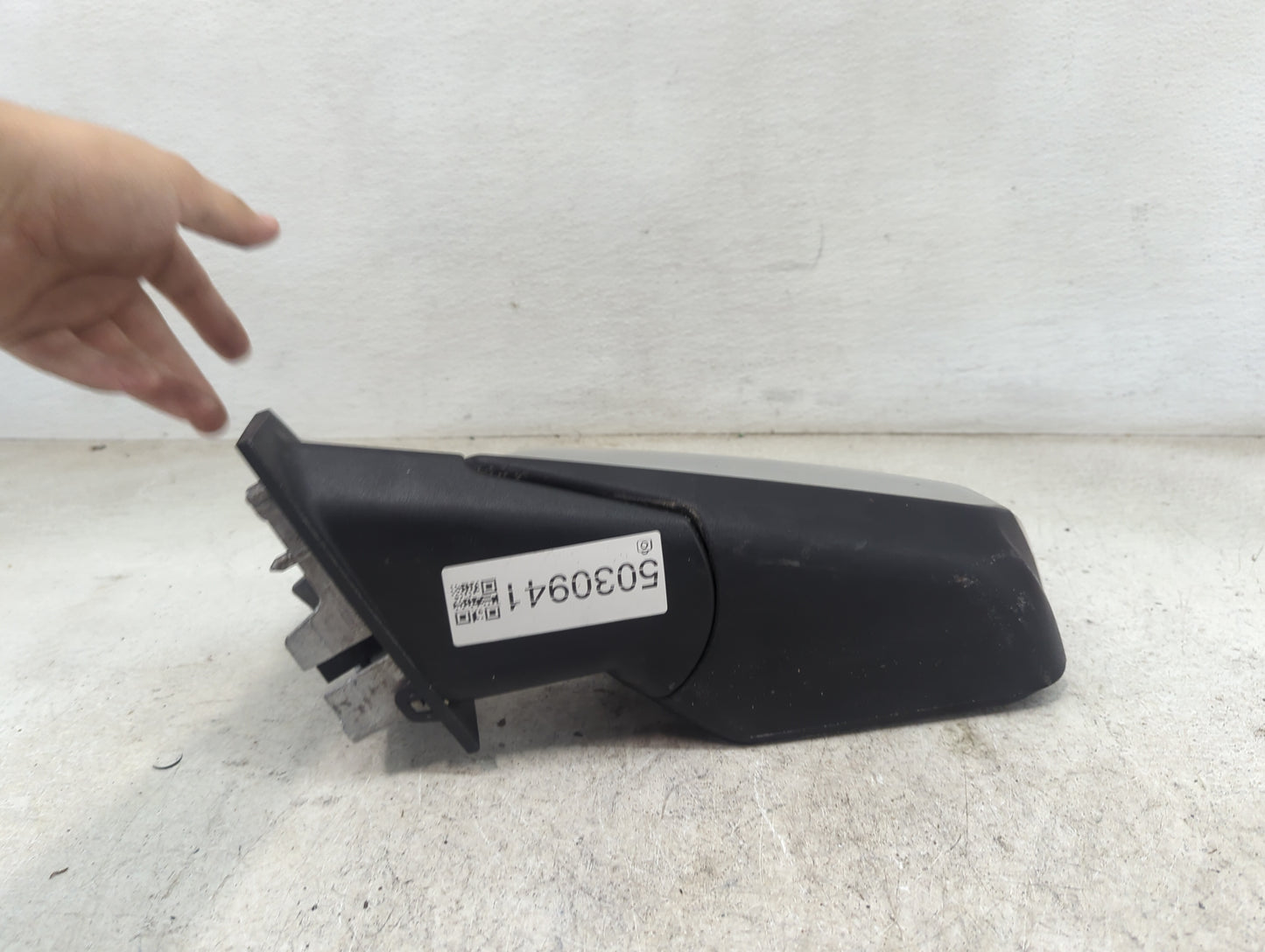 2018-2020 Chevrolet Equinox Driver Side View Mirror - Left Door Mirror OEM Used - Oemusedautoparts1.com