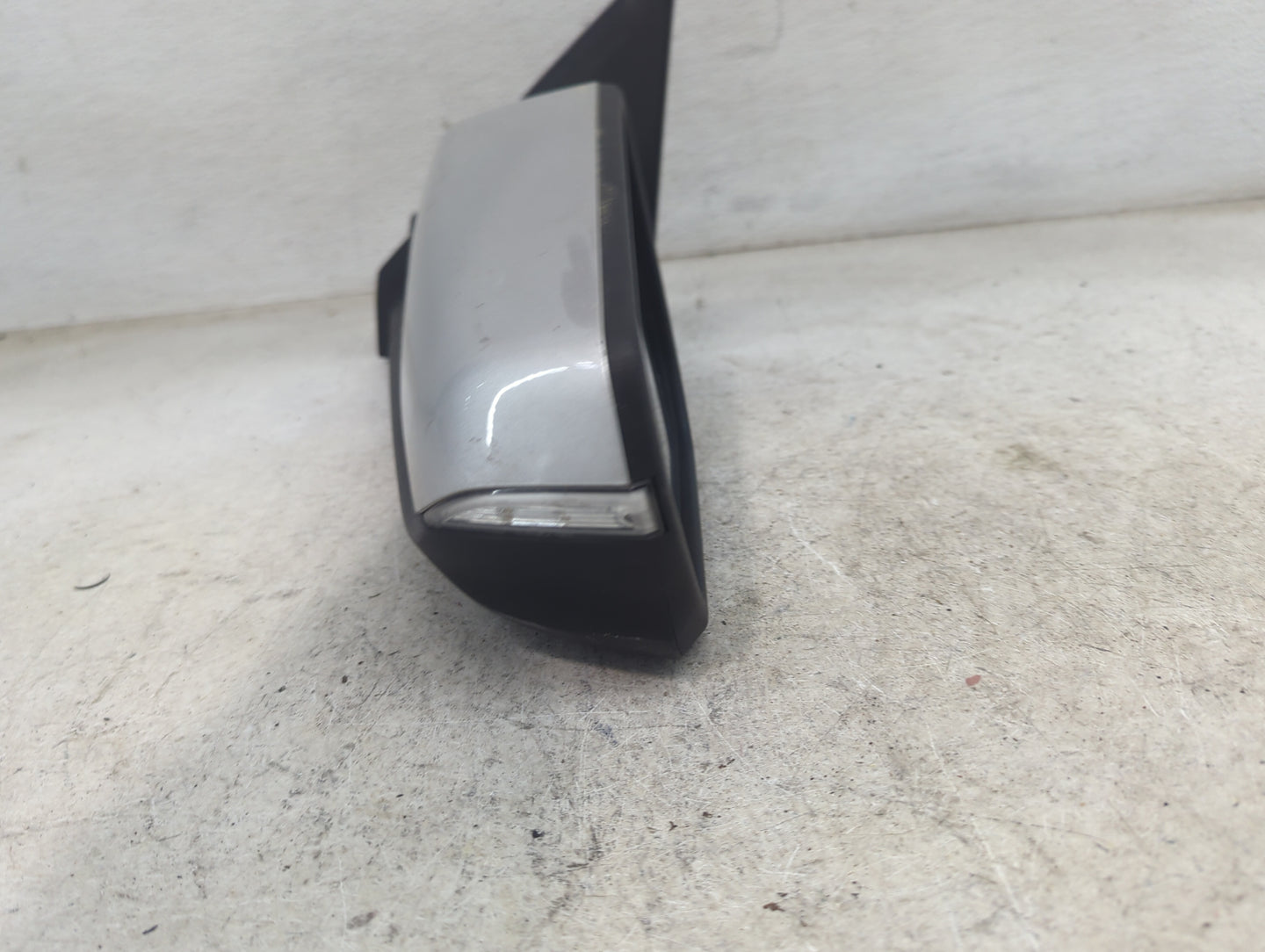 2018-2020 Chevrolet Equinox Driver Side View Mirror - Left Door Mirror OEM Used - Oemusedautoparts1.com