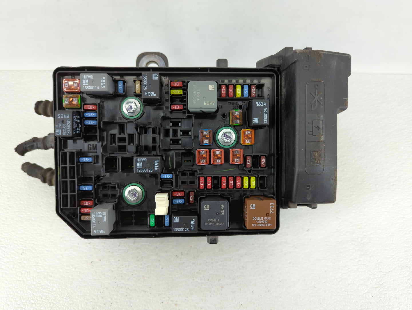 2018-2022 Chevrolet Equinox Fusebox Fuse Box Panel Relay Module P/N:84582317 Fits Fits 2018 2019 2020 2021 2022 OEM Used Aut