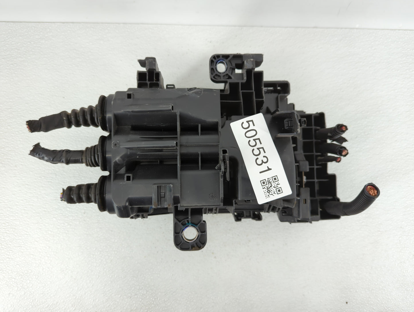 2018-2022 Chevrolet Equinox Fusebox Fuse Box Panel Relay Module P/N:84582317 Fits Fits 2018 2019 2020 2021 2022 OEM Used Aut