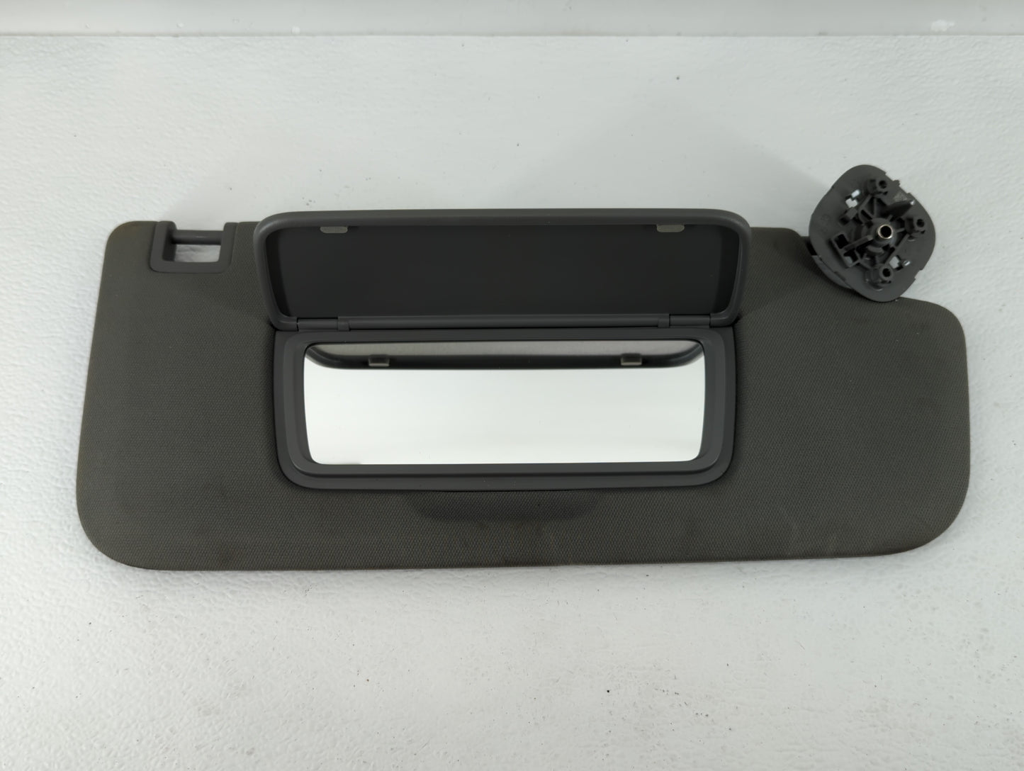 2018-2019 Chevrolet Equinox Sun Visor Shade Replacement Passenger Right Mirror Fits Fits 2018 2019 OEM Used Auto Parts - Oem
