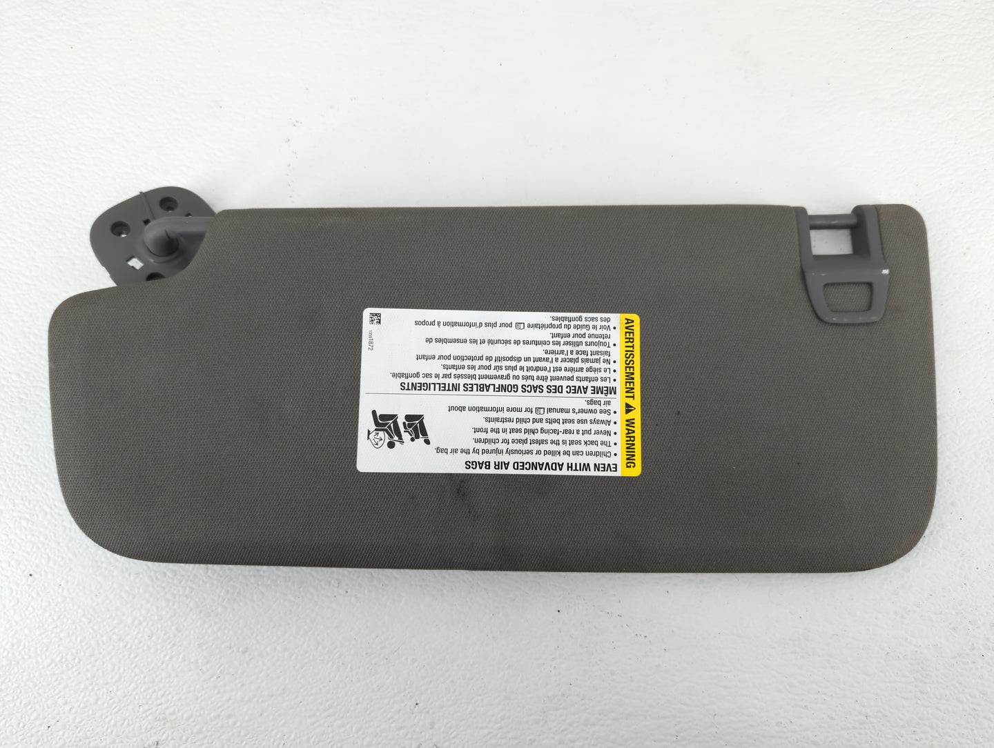 2018-2019 Chevrolet Equinox Sun Visor Shade Replacement Passenger Right Mirror Fits Fits 2018 2019 OEM Used Auto Parts - Oem