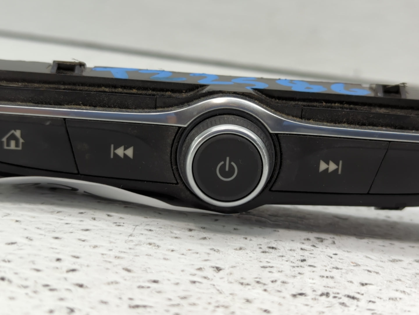 2019 Chevrolet Equinox Climate Control Module Temperature AC/Heater Replacement P/N:84491778 Fits OEM Used Auto Parts - Oemu