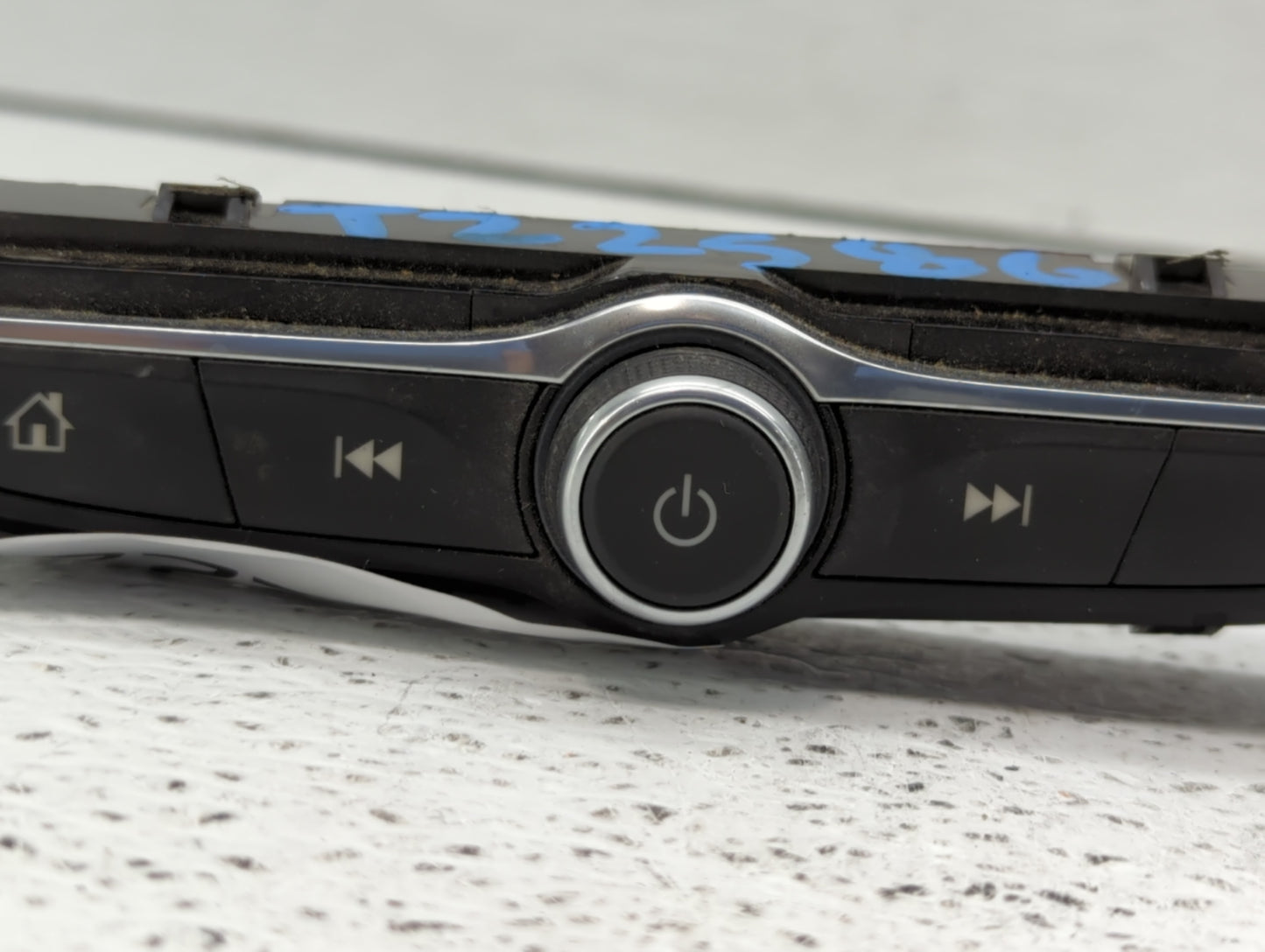 2019 Chevrolet Equinox Climate Control Module Temperature AC/Heater Replacement P/N:84491778 Fits OEM Used Auto Parts - Oemu