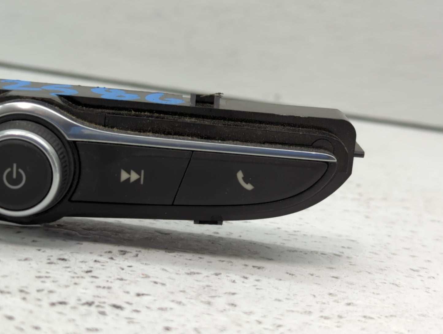 2019 Chevrolet Equinox Climate Control Module Temperature AC/Heater Replacement P/N:84491778 Fits OEM Used Auto Parts - Oemu