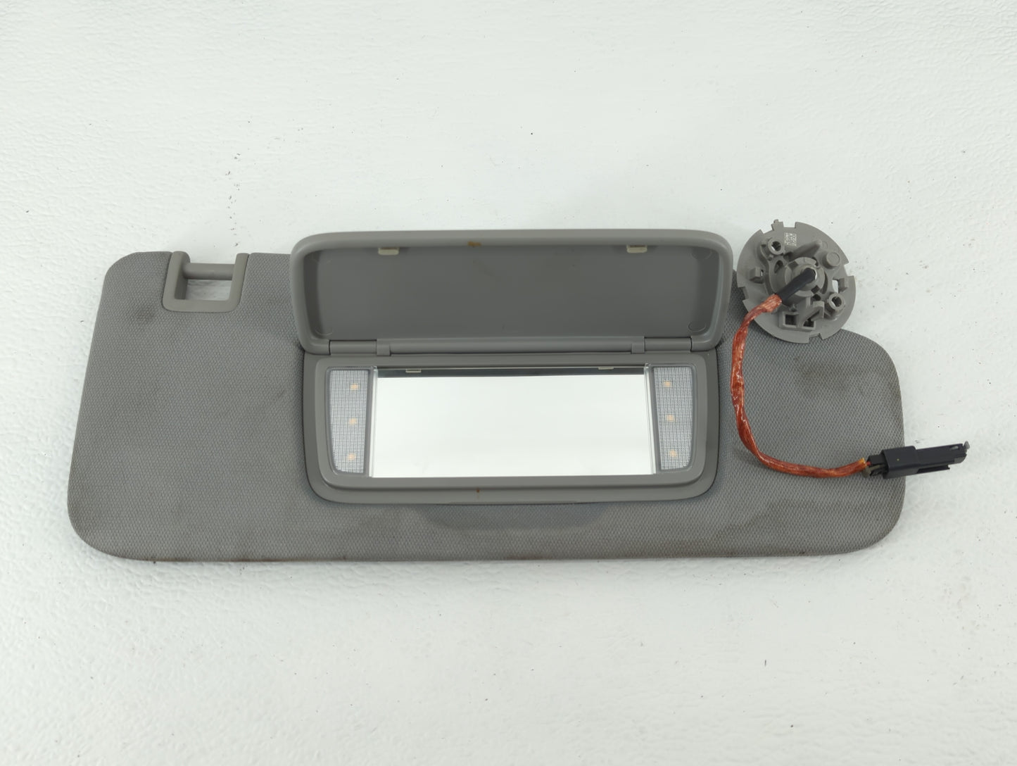 2018-2019 Chevrolet Equinox Sun Visor Shade Replacement Passenger Right Mirror Fits Fits 2018 2019 OEM Used Auto Parts - Oem