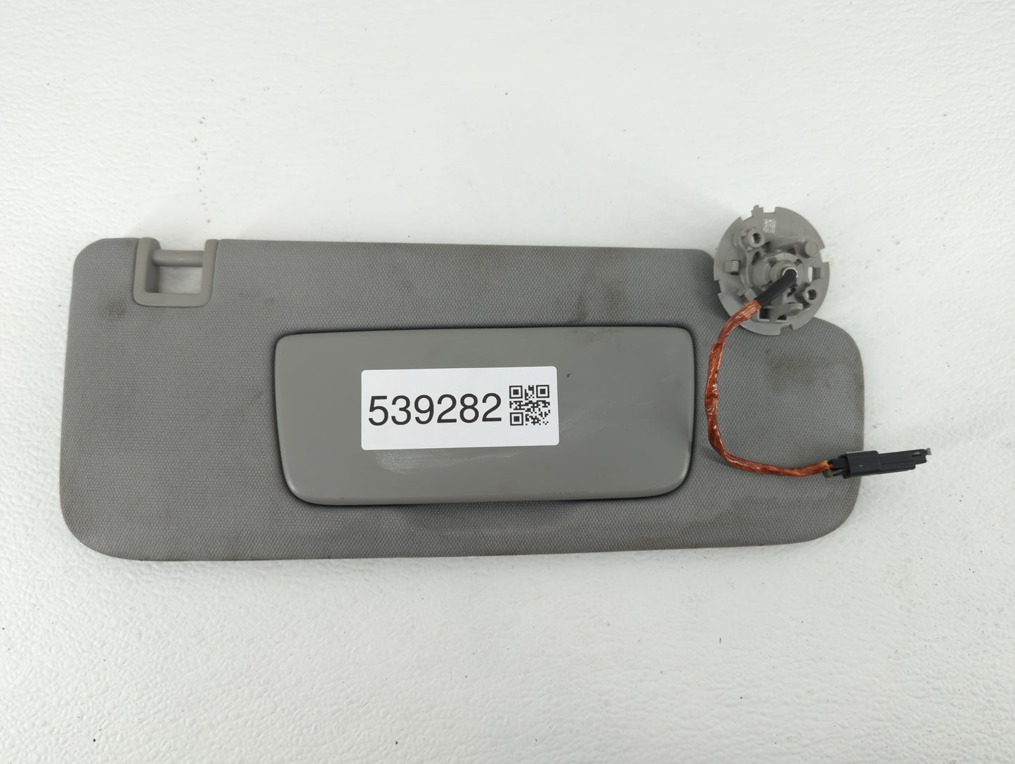 2018-2019 Chevrolet Equinox Sun Visor Shade Replacement Passenger Right Mirror Fits Fits 2018 2019 OEM Used Auto Parts - Oem