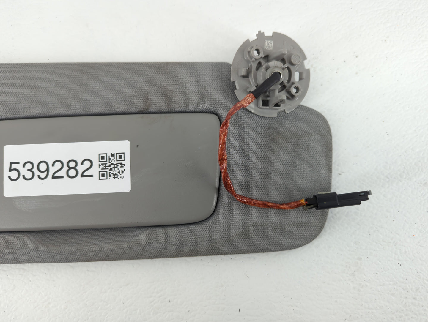 2018-2019 Chevrolet Equinox Sun Visor Shade Replacement Passenger Right Mirror Fits Fits 2018 2019 OEM Used Auto Parts - Oem