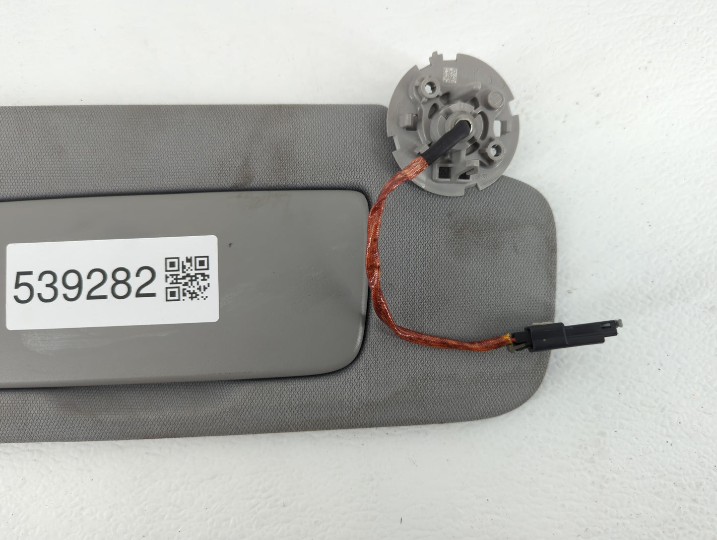 2018-2019 Chevrolet Equinox Sun Visor Shade Replacement Passenger Right Mirror Fits Fits 2018 2019 OEM Used Auto Parts - Oem