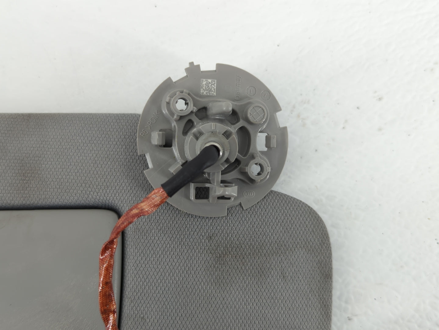 2018-2019 Chevrolet Equinox Sun Visor Shade Replacement Passenger Right Mirror Fits Fits 2018 2019 OEM Used Auto Parts - Oem