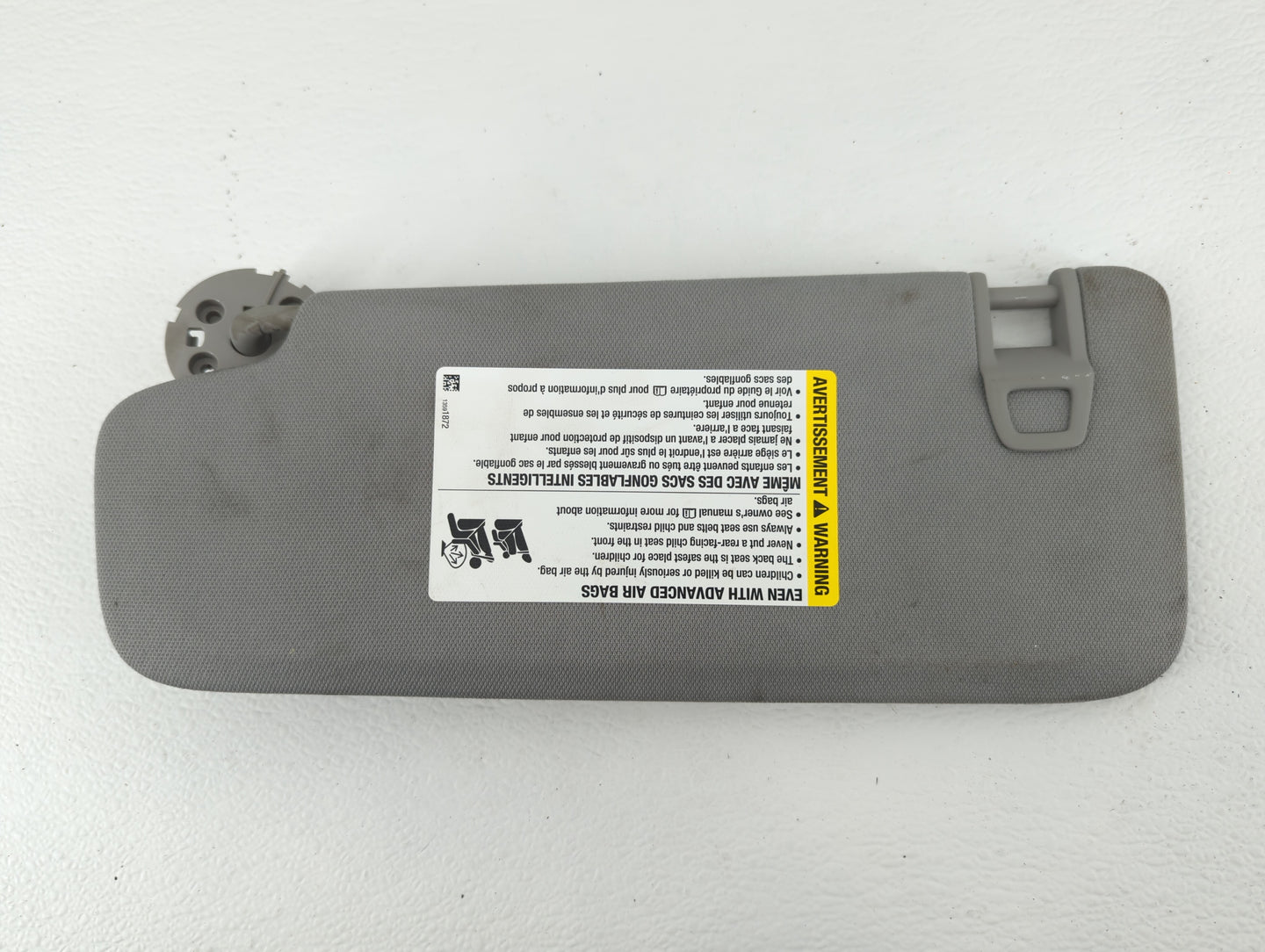 2018-2019 Chevrolet Equinox Sun Visor Shade Replacement Passenger Right Mirror Fits Fits 2018 2019 OEM Used Auto Parts - Oem