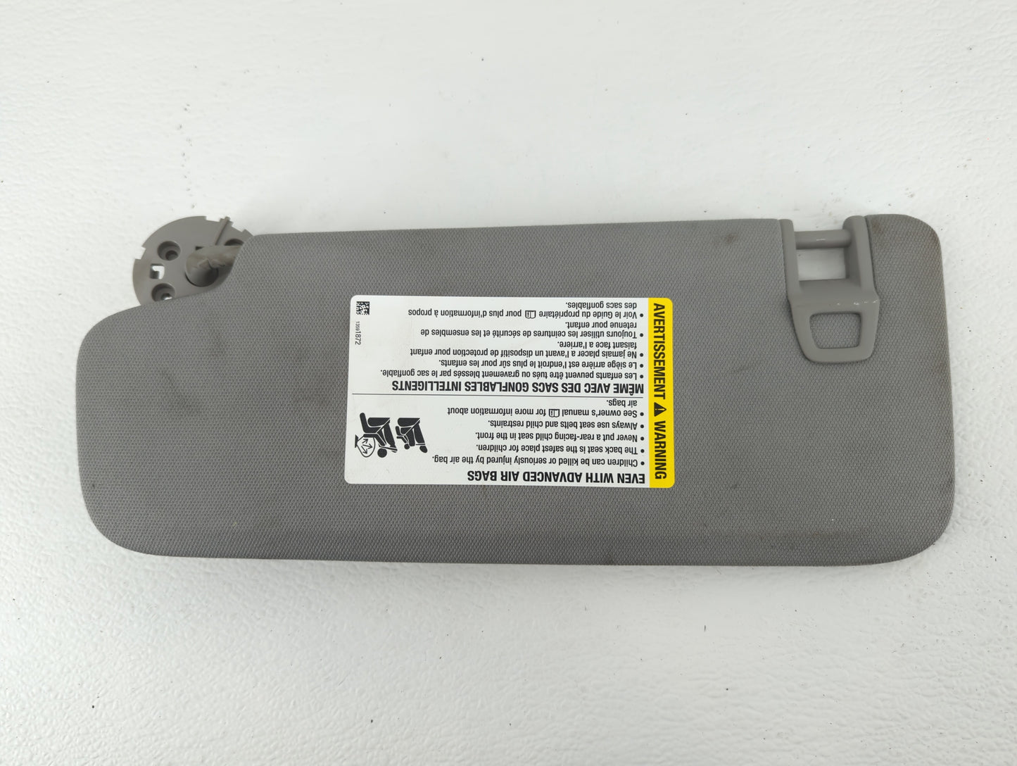 2018-2019 Chevrolet Equinox Sun Visor Shade Replacement Passenger Right Mirror Fits Fits 2018 2019 OEM Used Auto Parts - Oem