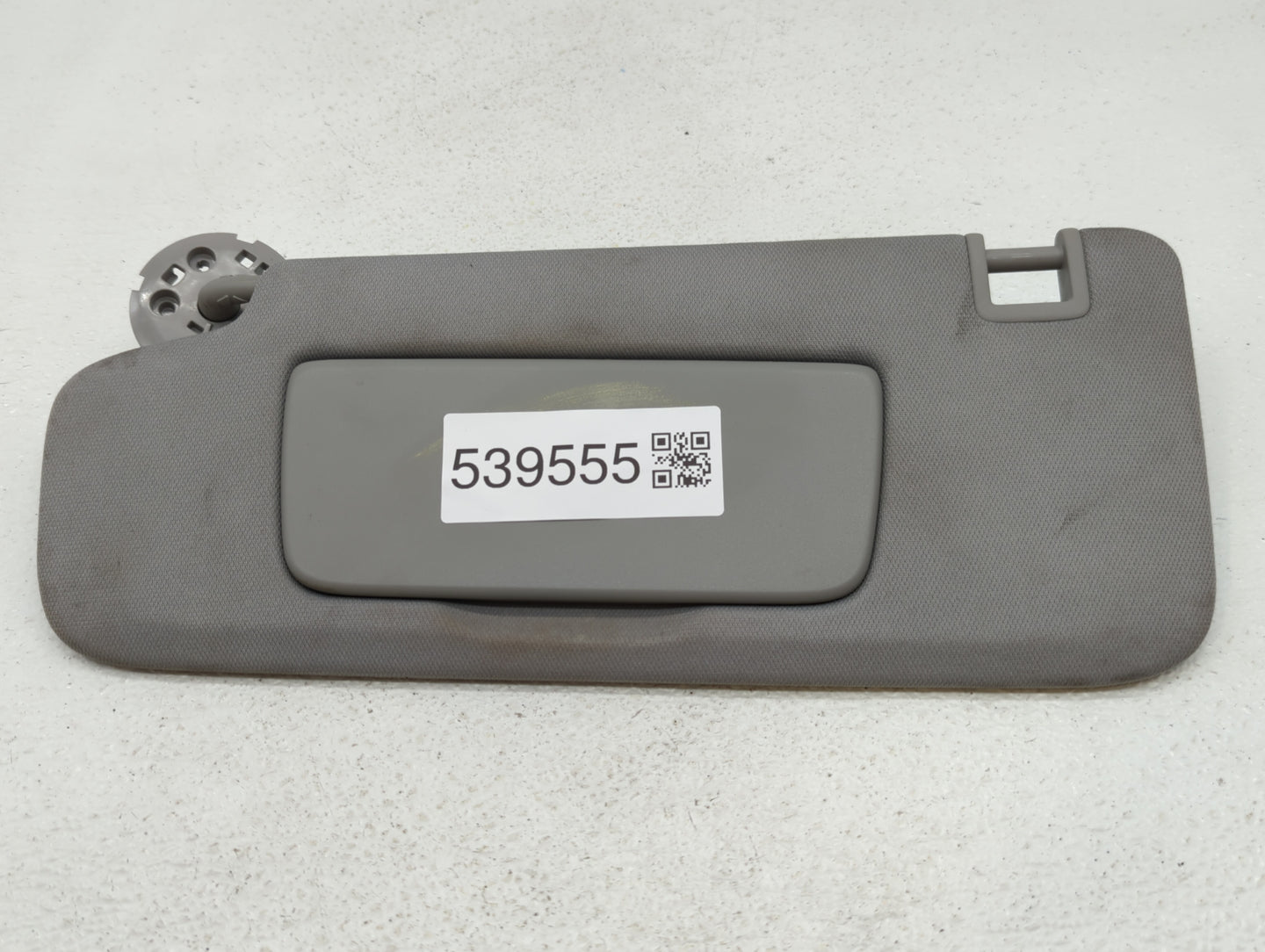 2018-2019 Chevrolet Equinox Sun Visor Shade Replacement Passenger Right Mirror Fits Fits 2018 2019 OEM Used Auto Parts - Oem