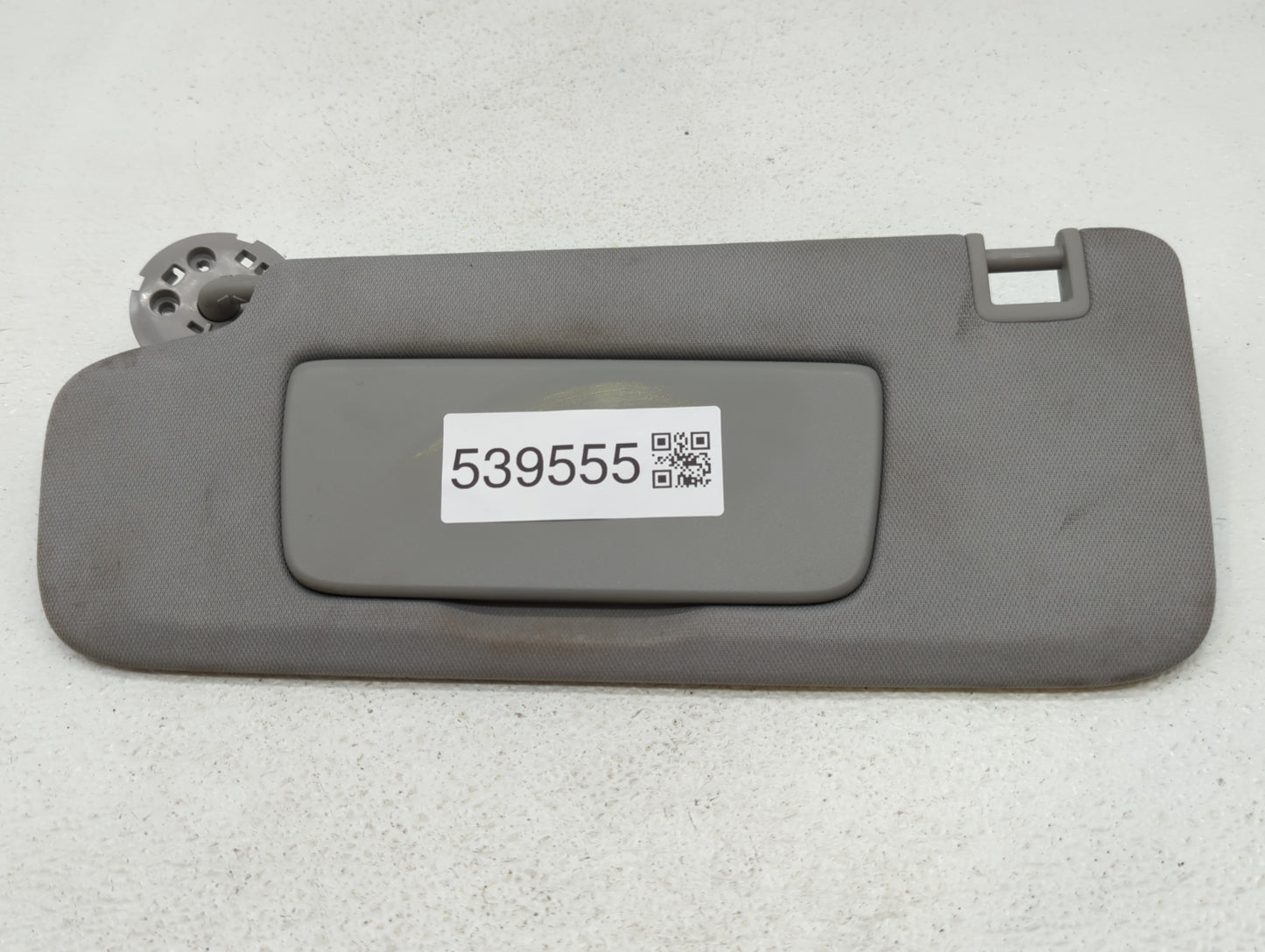 2018-2019 Chevrolet Equinox Sun Visor Shade Replacement Passenger Right Mirror Fits Fits 2018 2019 OEM Used Auto Parts - Oem