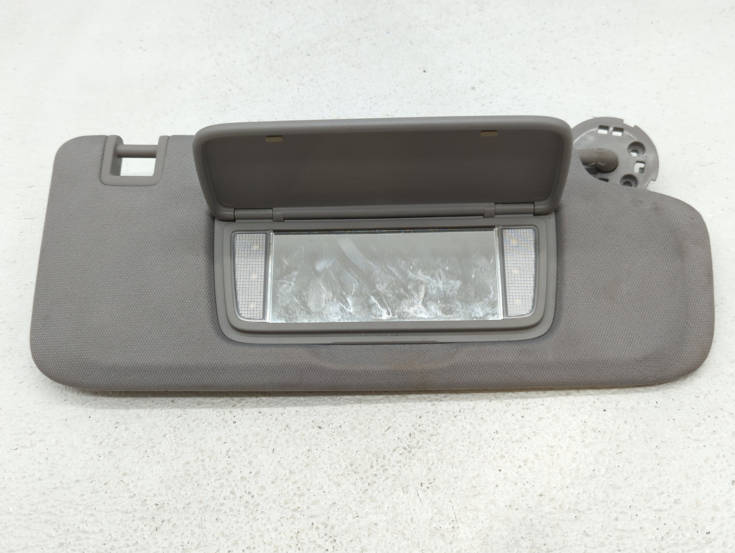 2018-2019 Chevrolet Equinox Sun Visor Shade Replacement Driver Left Mirror Fits Fits 2018 2019 OEM Used Auto Parts - Oemused