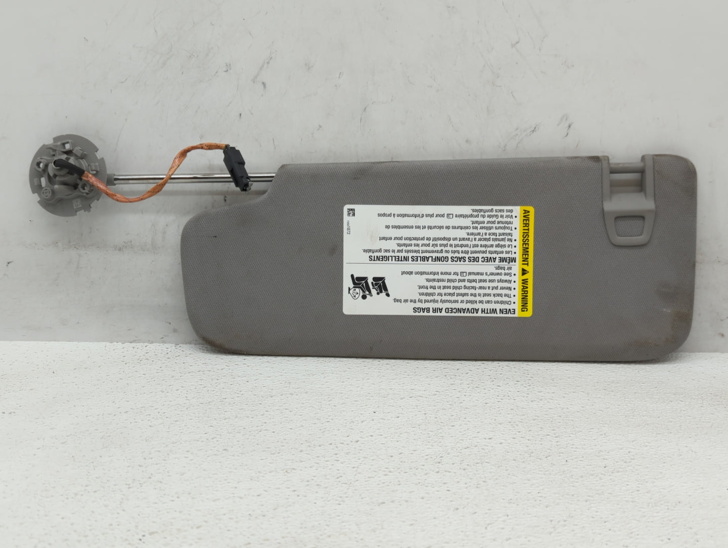 2018-2019 Chevrolet Equinox Sun Visor Shade Replacement Driver Left Mirror Fits Fits 2018 2019 OEM Used Auto Parts - Oemused