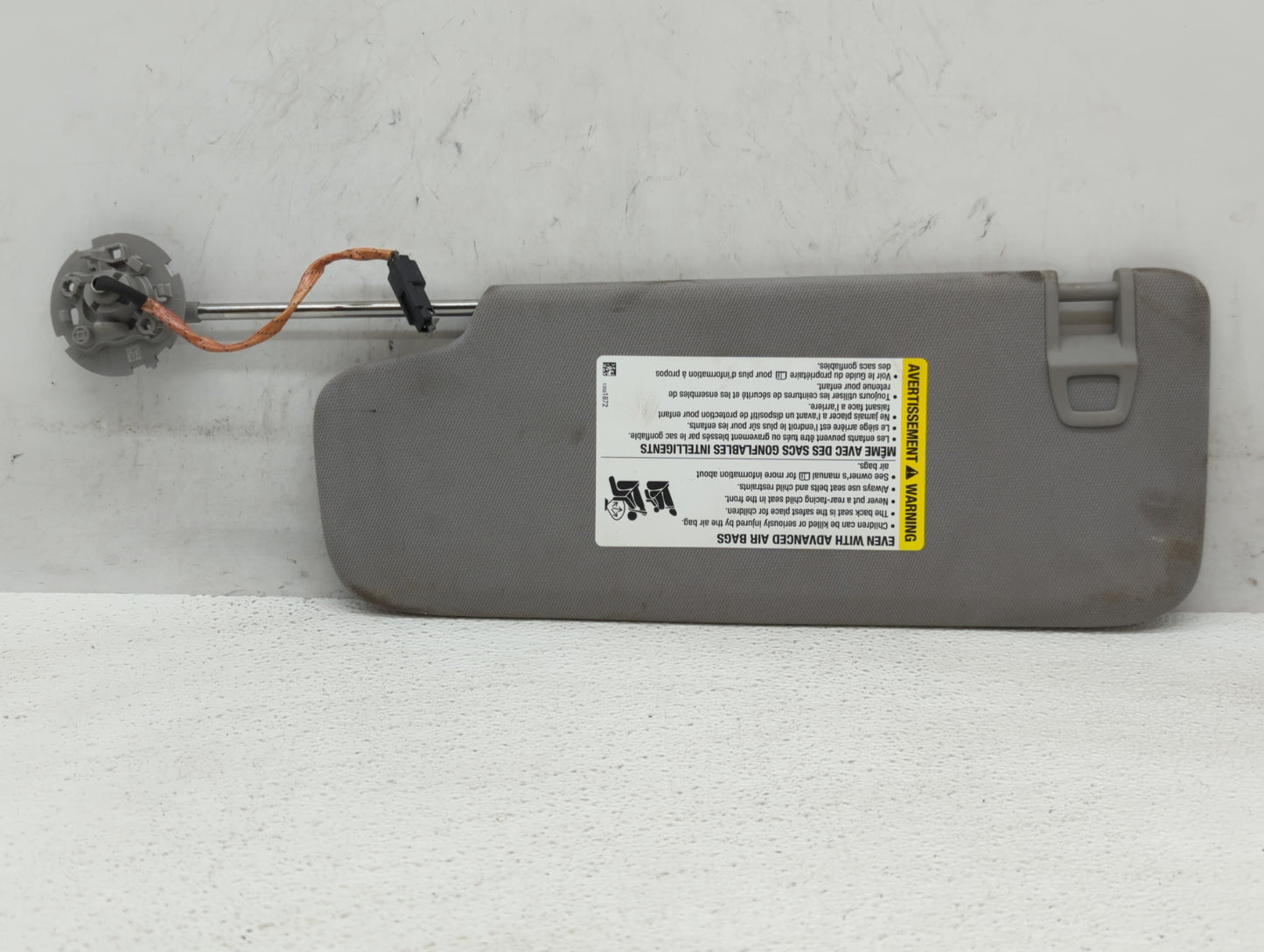 2018-2019 Chevrolet Equinox Sun Visor Shade Replacement Driver Left Mirror Fits Fits 2018 2019 OEM Used Auto Parts - Oemused