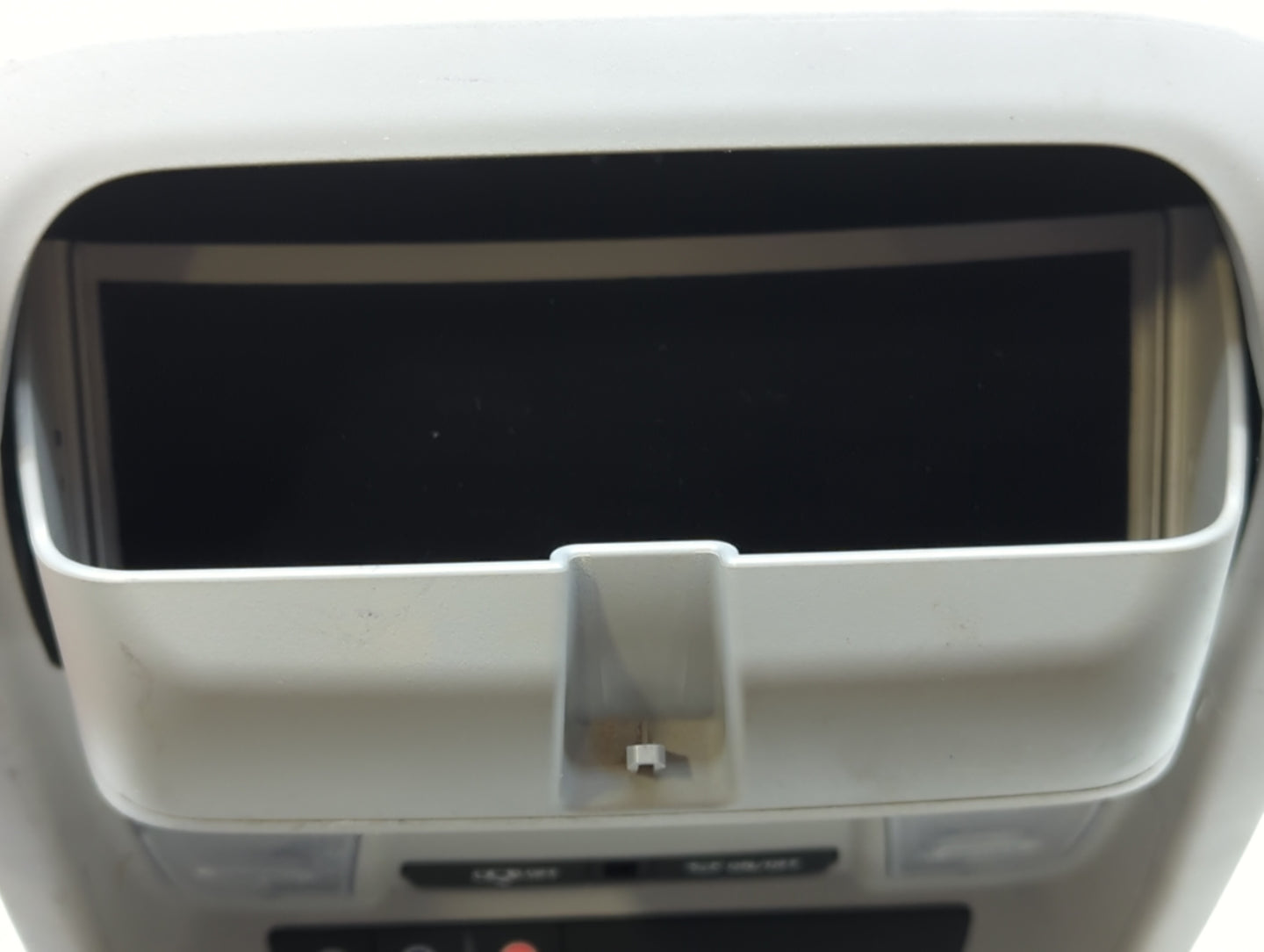 2018-2022 Chevrolet Equinox Center Floor Console P/N:8424751 Fits Fits 2018 2019 2020 2021 2022 OEM Used Auto Parts - Oemuse