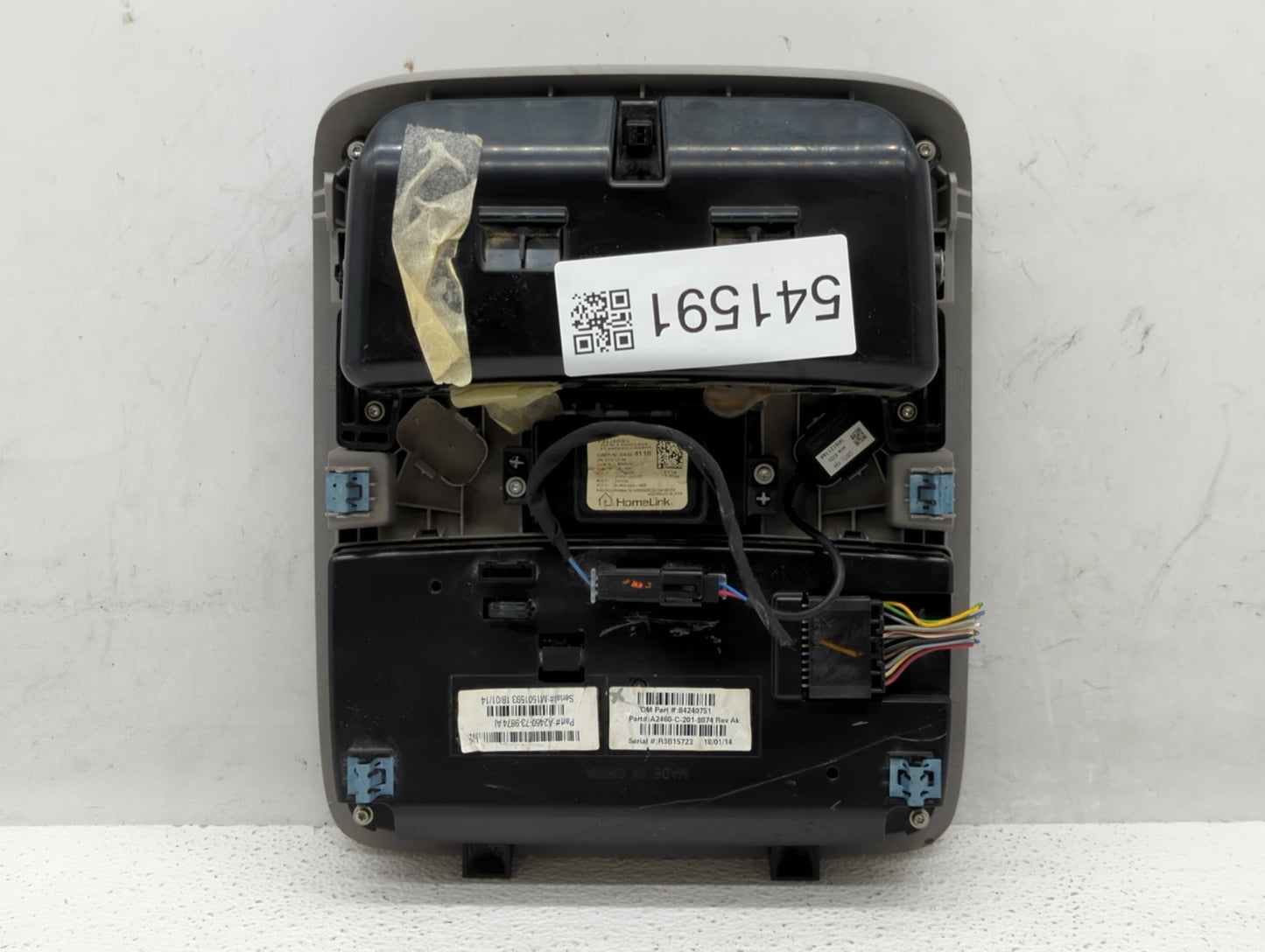 2018-2022 Chevrolet Equinox Center Floor Console P/N:8424751 Fits Fits 2018 2019 2020 2021 2022 OEM Used Auto Parts - Oemuse