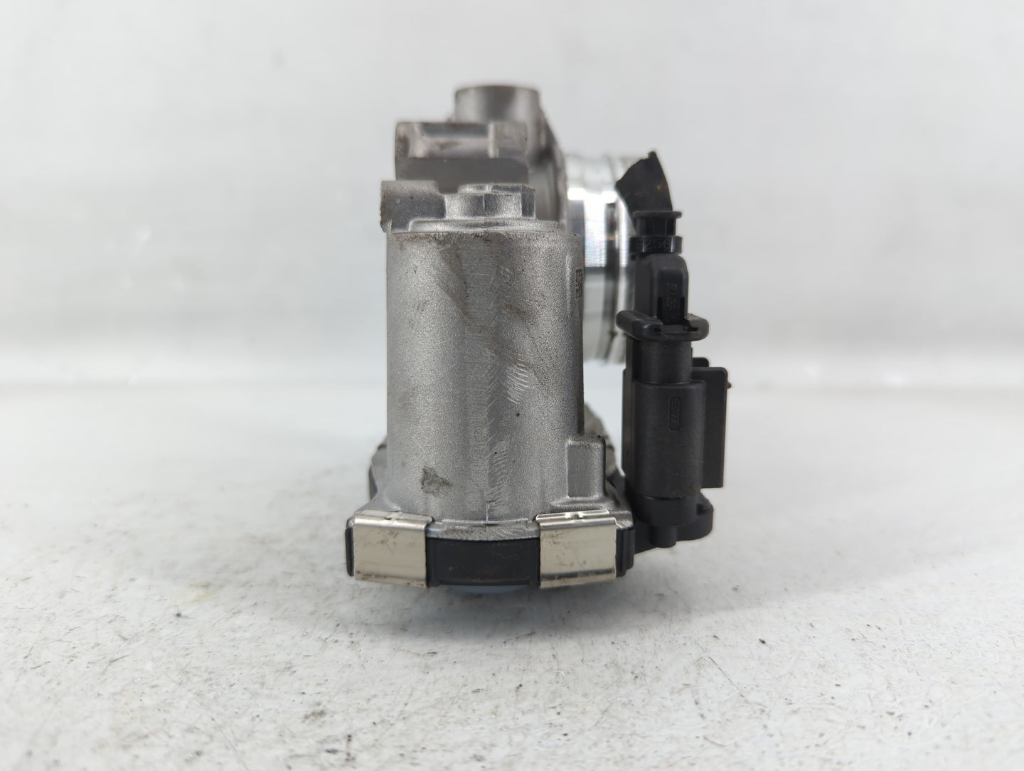 2018-2022 Chevrolet Equinox Throttle Body P/N:12671379AA Fits Fits 2016 2017 2018 2019 2020 2021 2022 OEM Used Auto Parts - 
