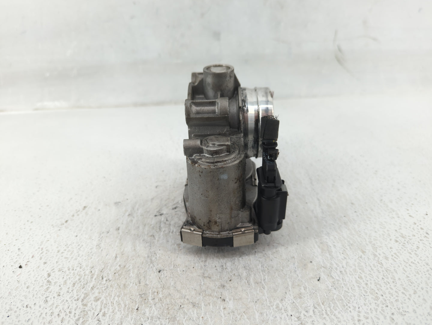 2018-2022 Chevrolet Equinox Throttle Body P/N:12671379AA Fits Fits 2016 2017 2018 2019 2020 2021 2022 OEM Used Auto Parts - 