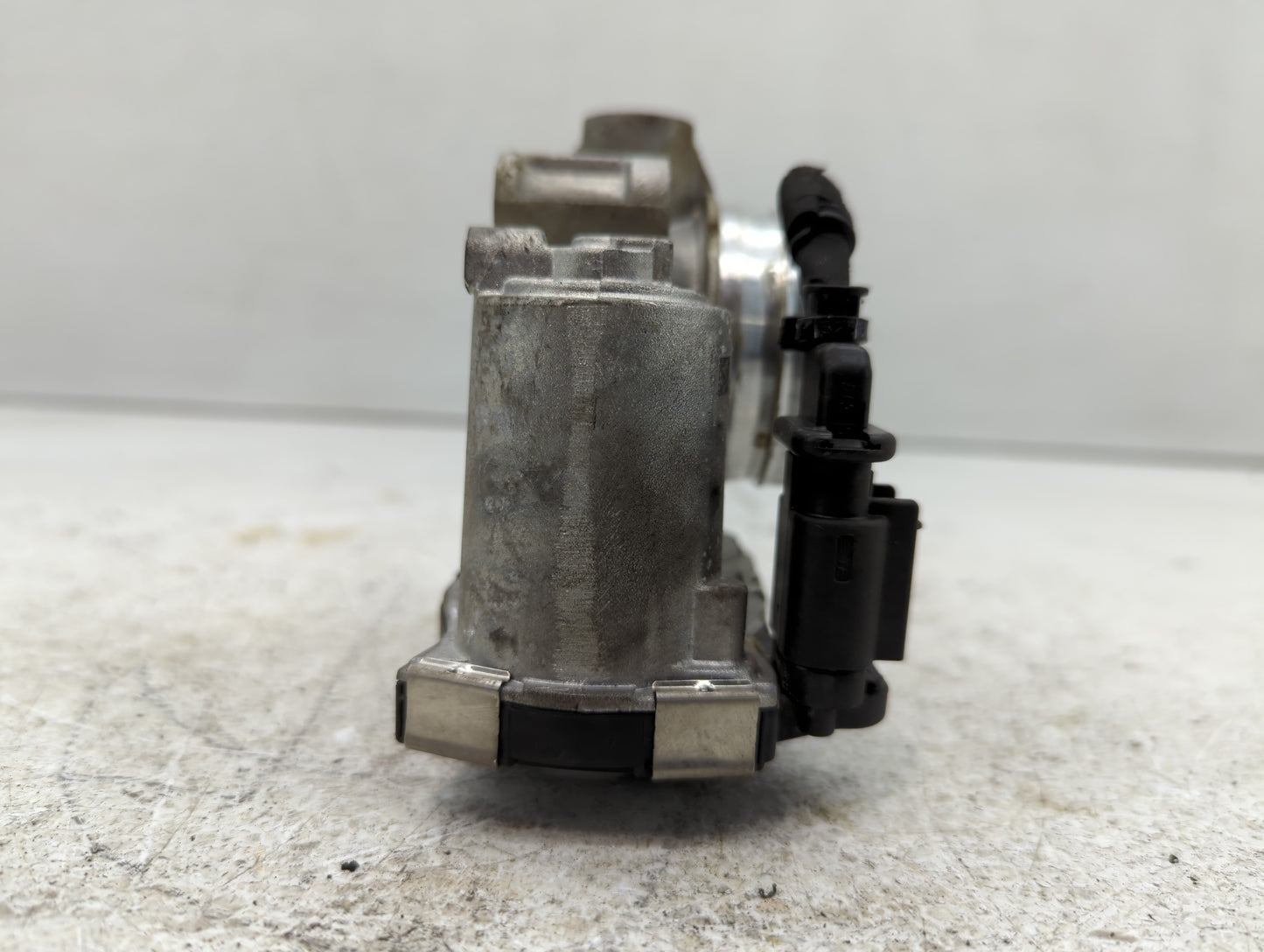 2018-2022 Chevrolet Equinox Throttle Body P/N:12671379AA Fits Fits 2016 2017 2018 2019 2020 2021 2022 OEM Used Auto Parts - 