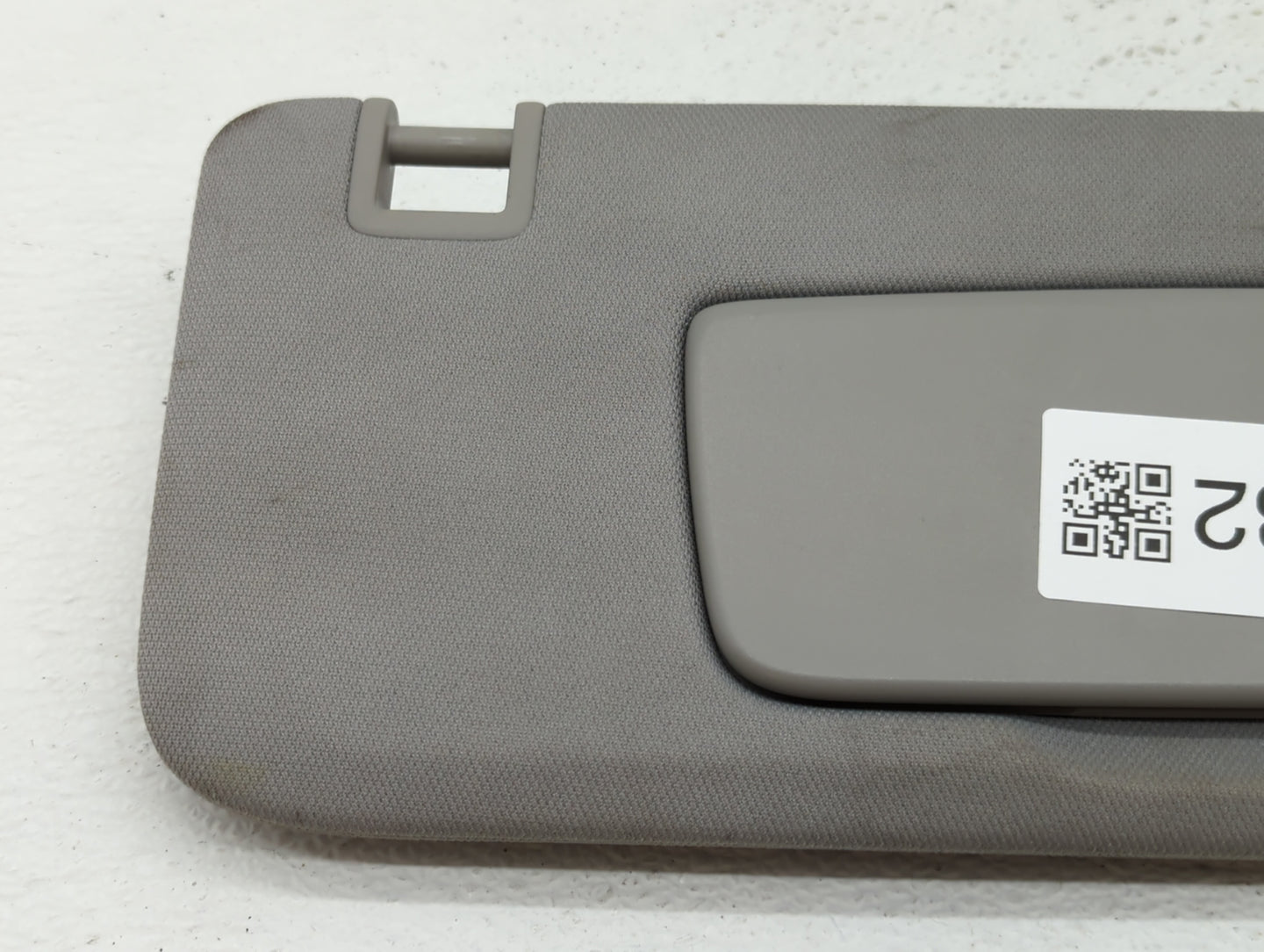 2018-2019 Chevrolet Equinox Sun Visor Shade Replacement Driver Left Mirror Fits Fits 2018 2019 OEM Used Auto Parts - Oemused