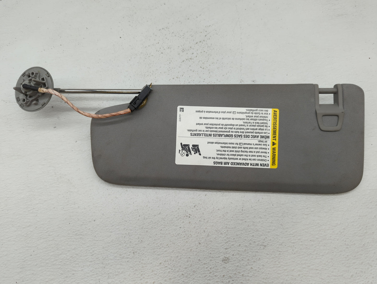 2018-2019 Chevrolet Equinox Sun Visor Shade Replacement Driver Left Mirror Fits Fits 2018 2019 OEM Used Auto Parts - Oemused