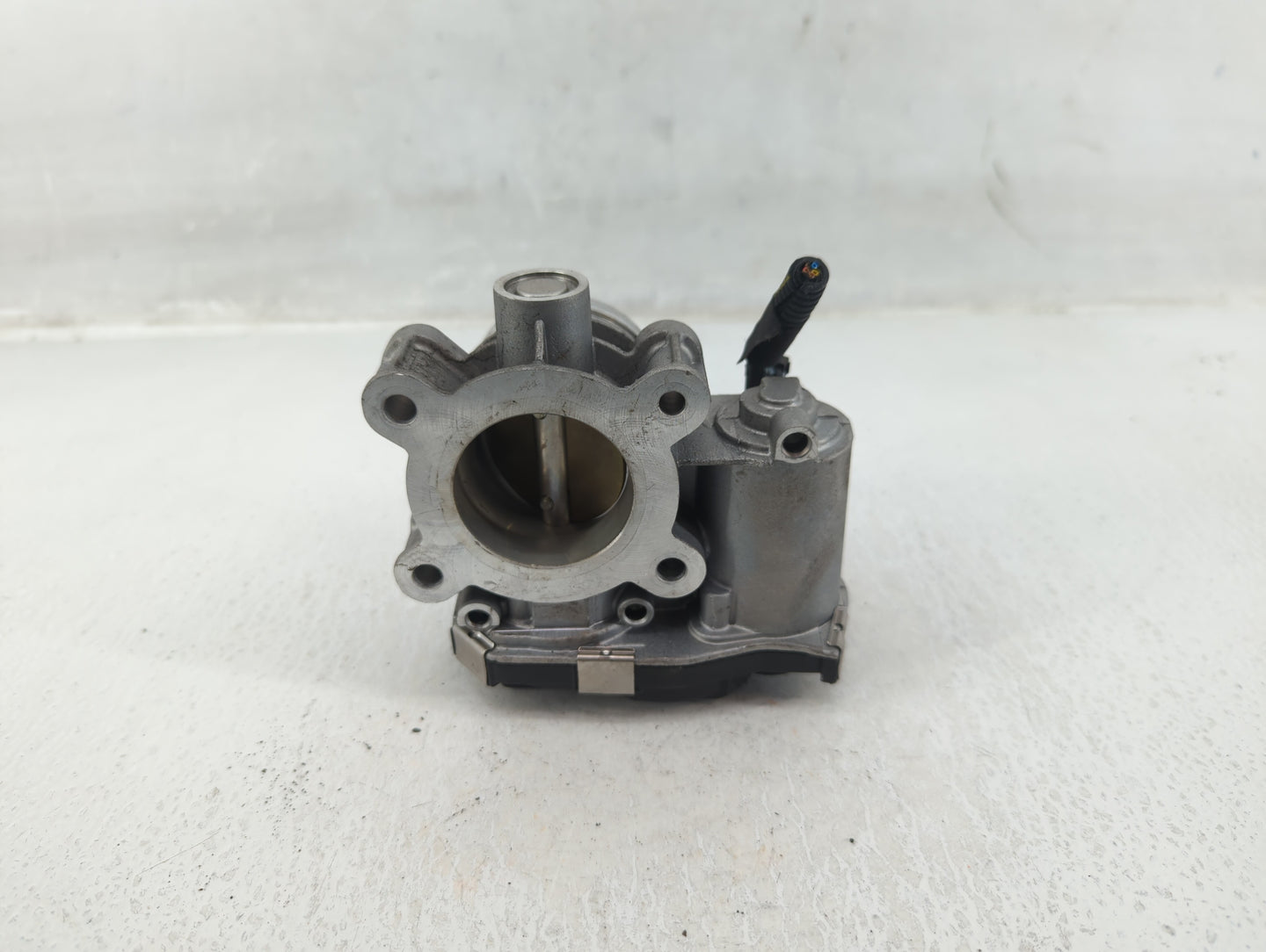 2018-2022 Chevrolet Equinox Throttle Body P/N:12671379AA Fits Fits 2016 2017 2018 2019 2020 2021 2022 OEM Used Auto Parts - 