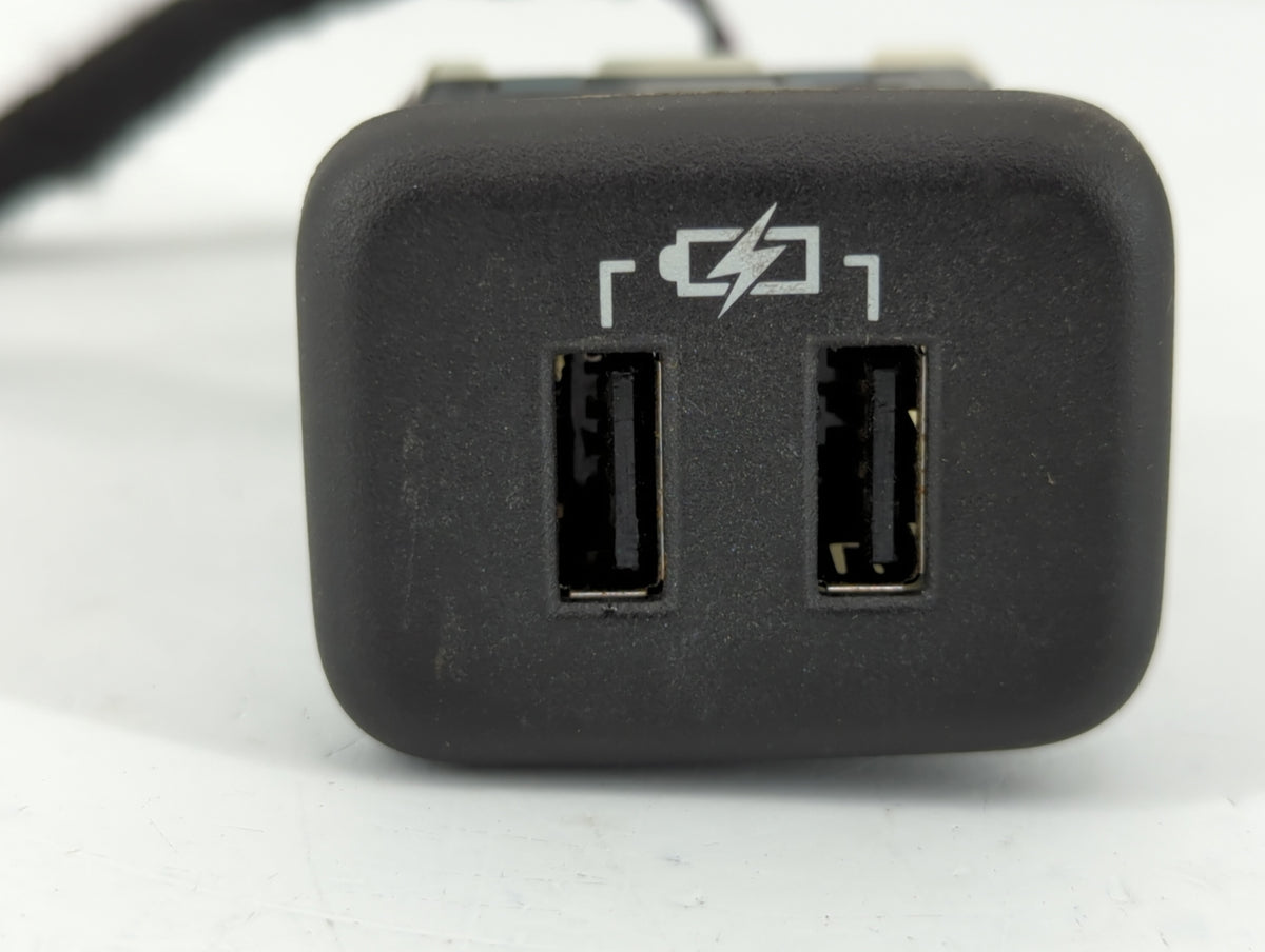 2019 Chevrolet Equinox CONSOLE BACK DUAL USB CHARGER PORT - Oemusedautoparts1.com