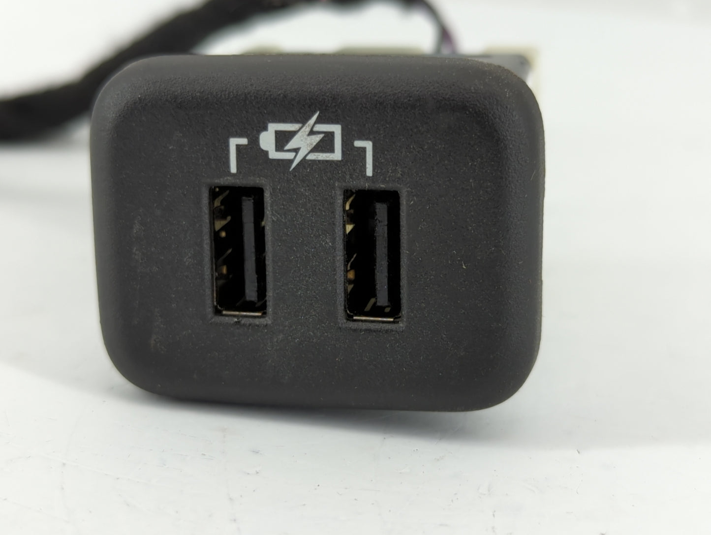 2019 Chevrolet Equinox CONSOLE BACK DUAL USB CHARGER PORT - Oemusedautoparts1.com