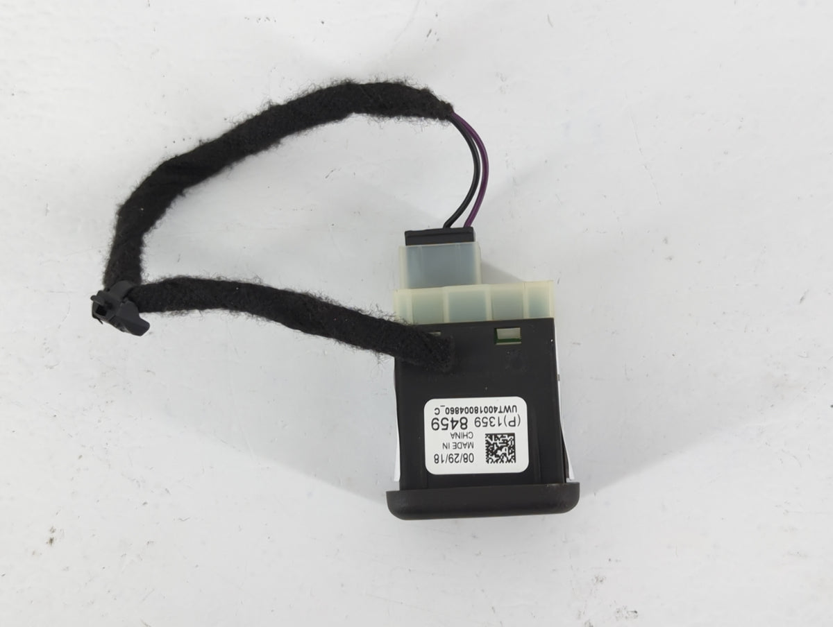 2019 Chevrolet Equinox CONSOLE BACK DUAL USB CHARGER PORT - Oemusedautoparts1.com