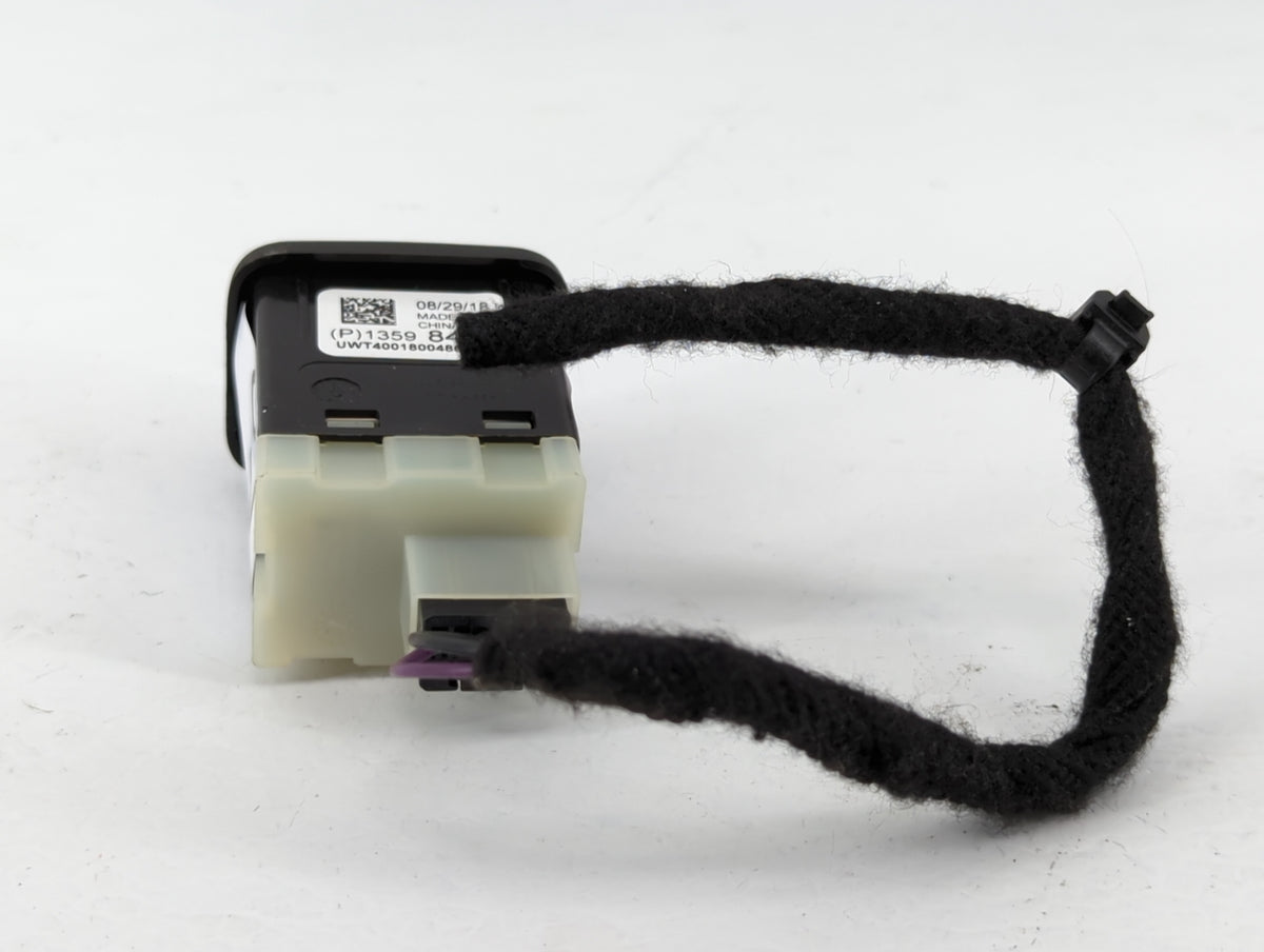 2019 Chevrolet Equinox CONSOLE BACK DUAL USB CHARGER PORT - Oemusedautoparts1.com