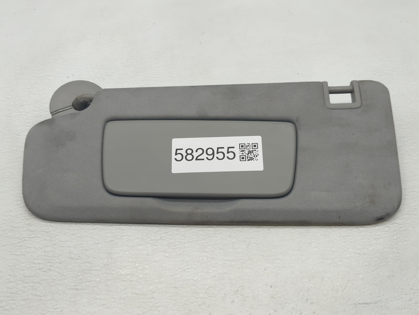 2018-2019 Chevrolet Equinox Sun Visor Shade Replacement Driver Left Mirror Fits Fits 2018 2019 OEM Used Auto Parts - Oemused