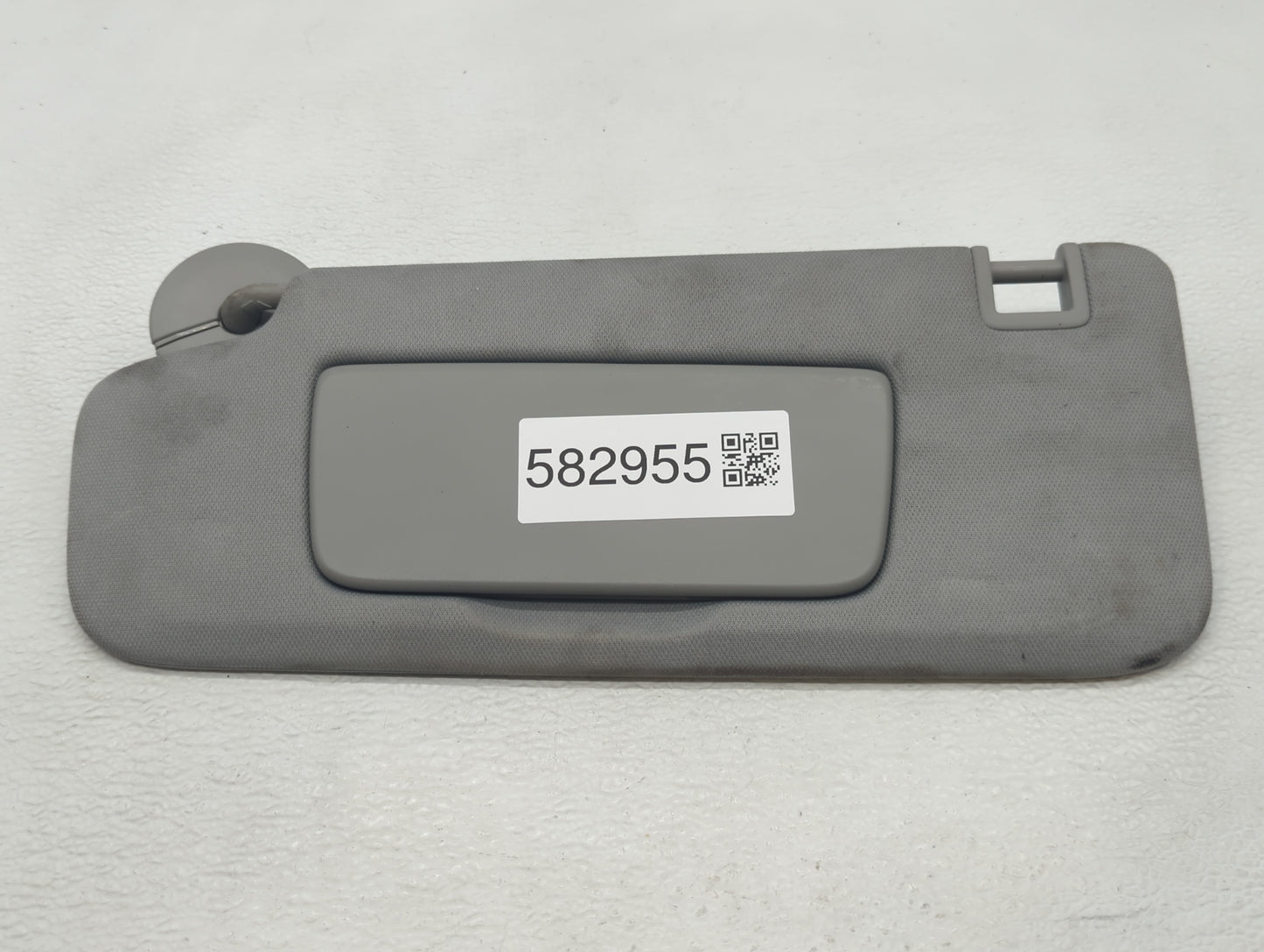 2018-2019 Chevrolet Equinox Sun Visor Shade Replacement Driver Left Mirror Fits Fits 2018 2019 OEM Used Auto Parts - Oemused