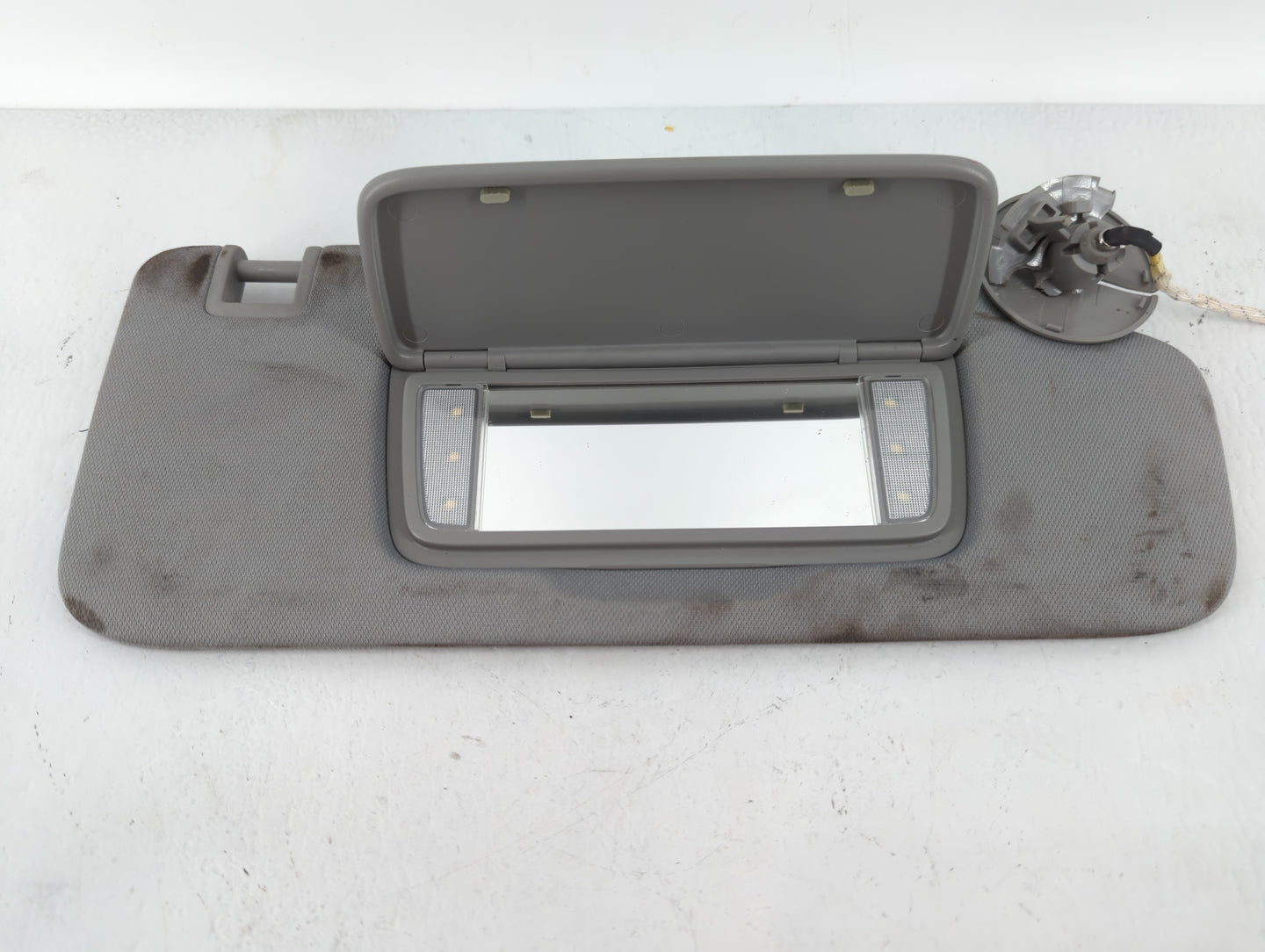 2018-2019 Chevrolet Equinox Sun Visor Shade Replacement Passenger Right Mirror Fits Fits 2018 2019 OEM Used Auto Parts - Oem