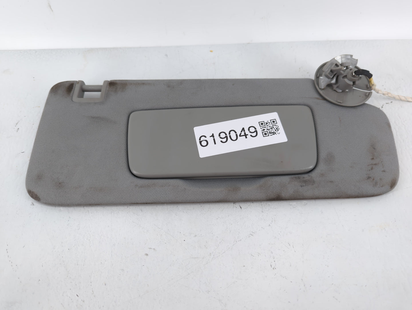 2018-2019 Chevrolet Equinox Sun Visor Shade Replacement Passenger Right Mirror Fits Fits 2018 2019 OEM Used Auto Parts - Oem