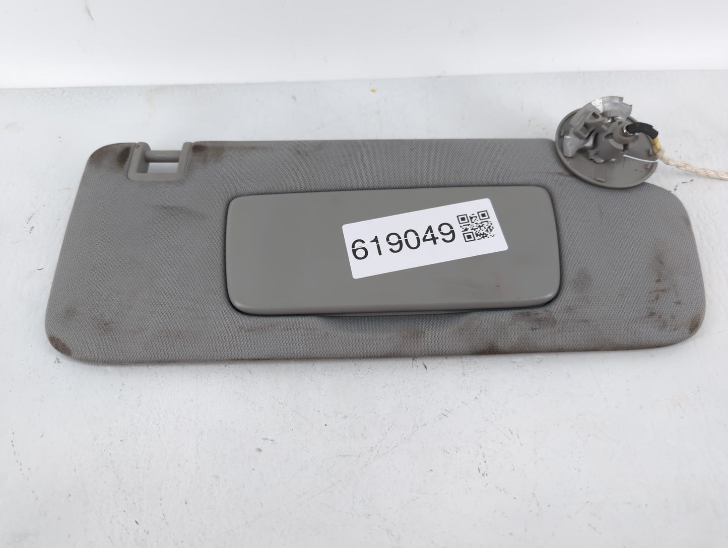 2018-2019 Chevrolet Equinox Sun Visor Shade Replacement Passenger Right Mirror Fits Fits 2018 2019 OEM Used Auto Parts - Oem