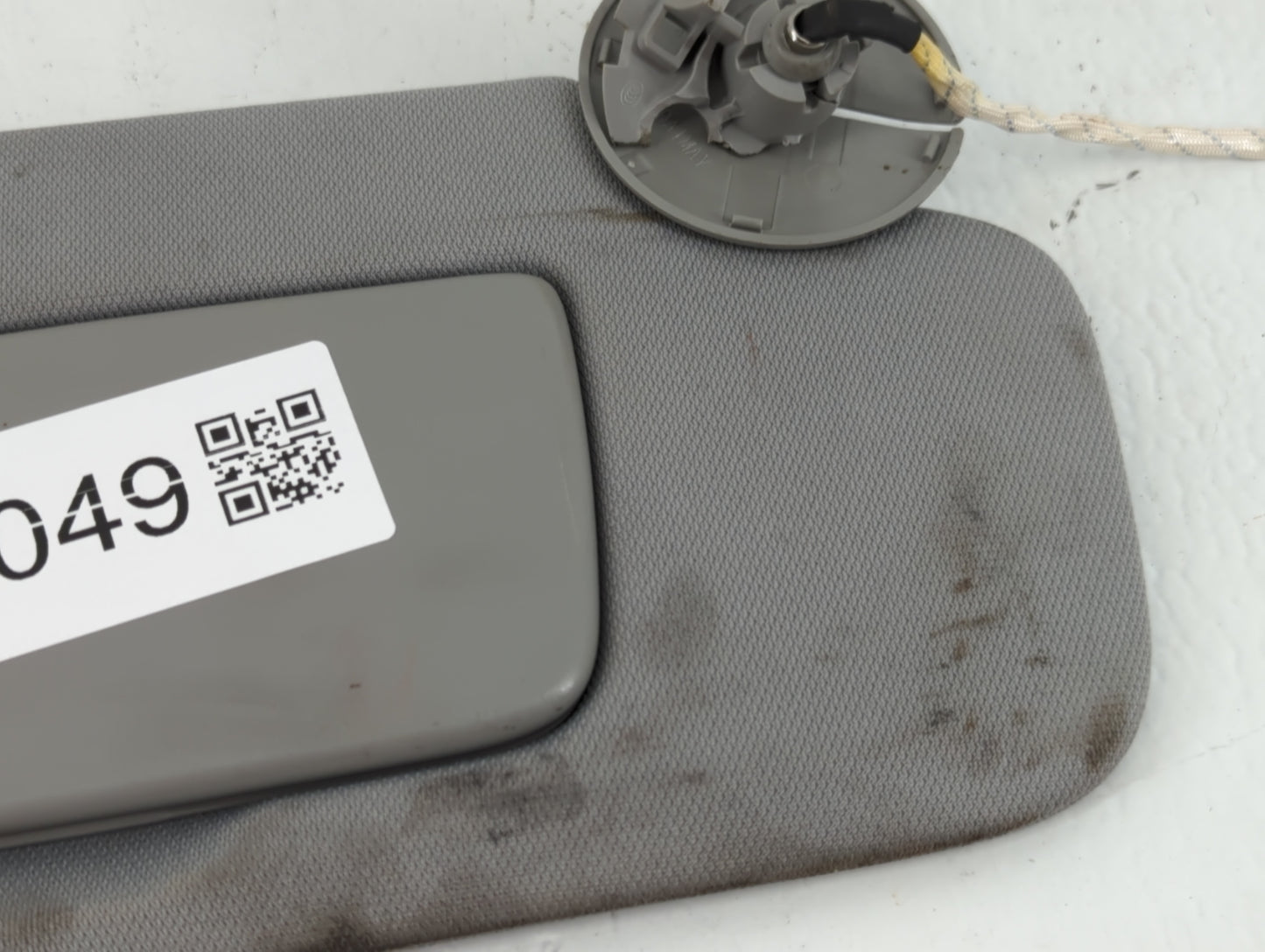 2018-2019 Chevrolet Equinox Sun Visor Shade Replacement Passenger Right Mirror Fits Fits 2018 2019 OEM Used Auto Parts - Oem